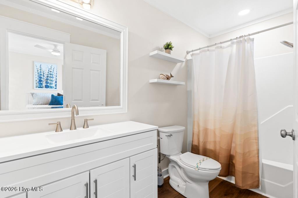 100556593 | Photo 64