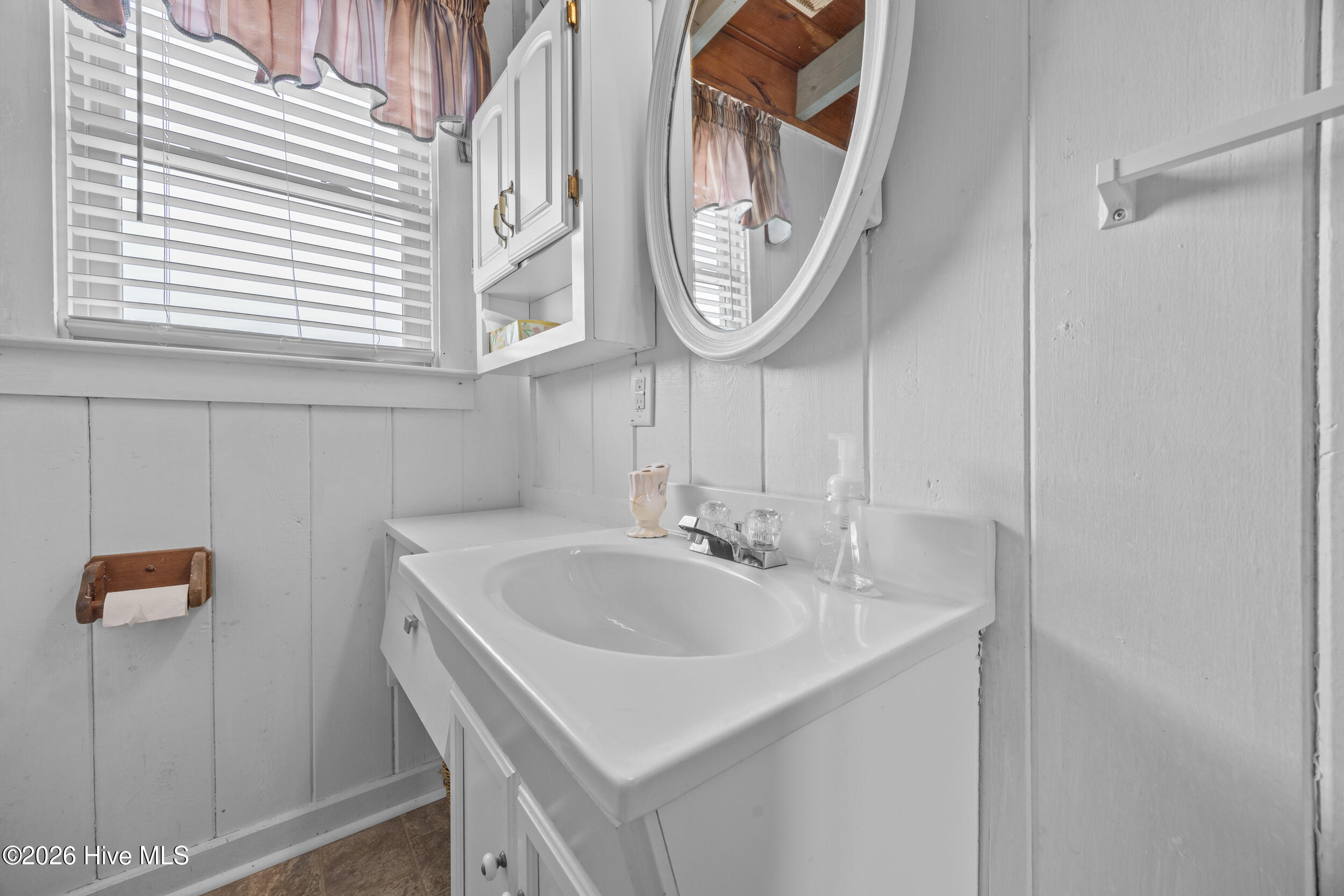 100563115 | Photo 43