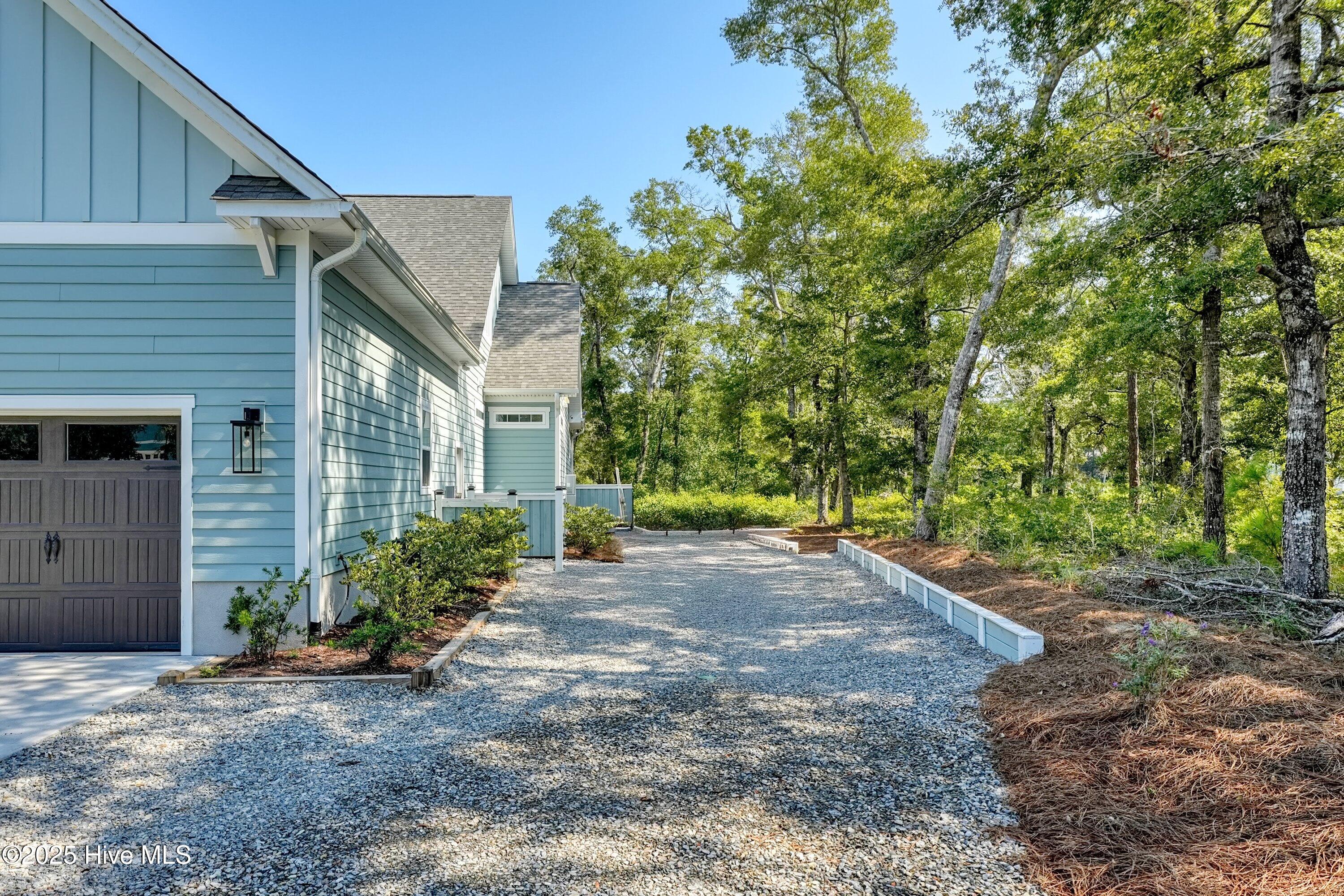 100526199 | Photo 44