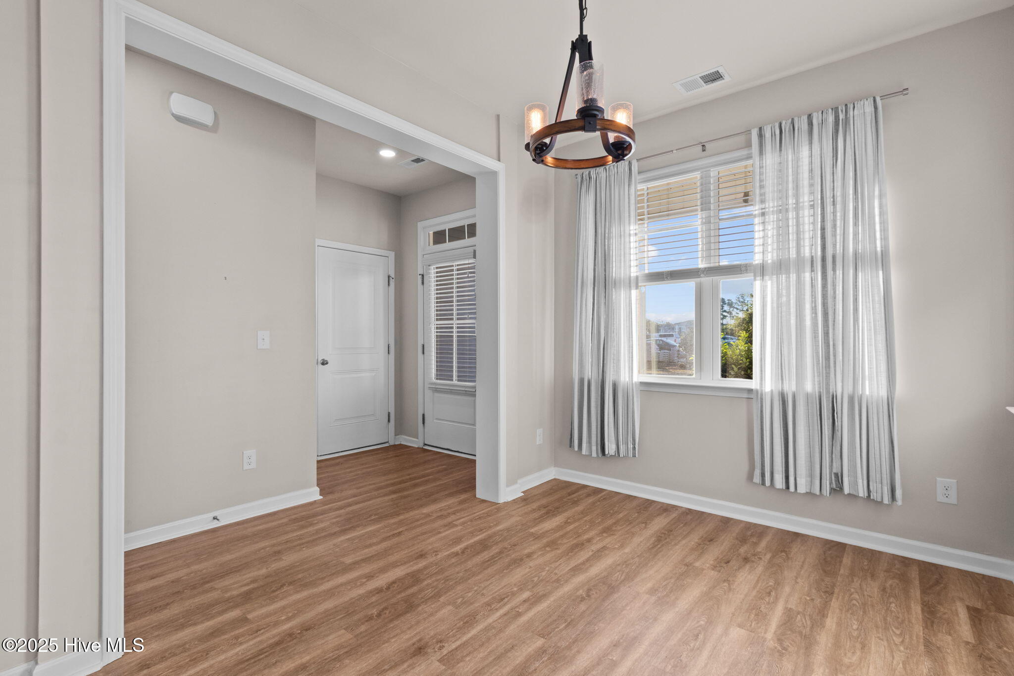 100538168 | Photo 14