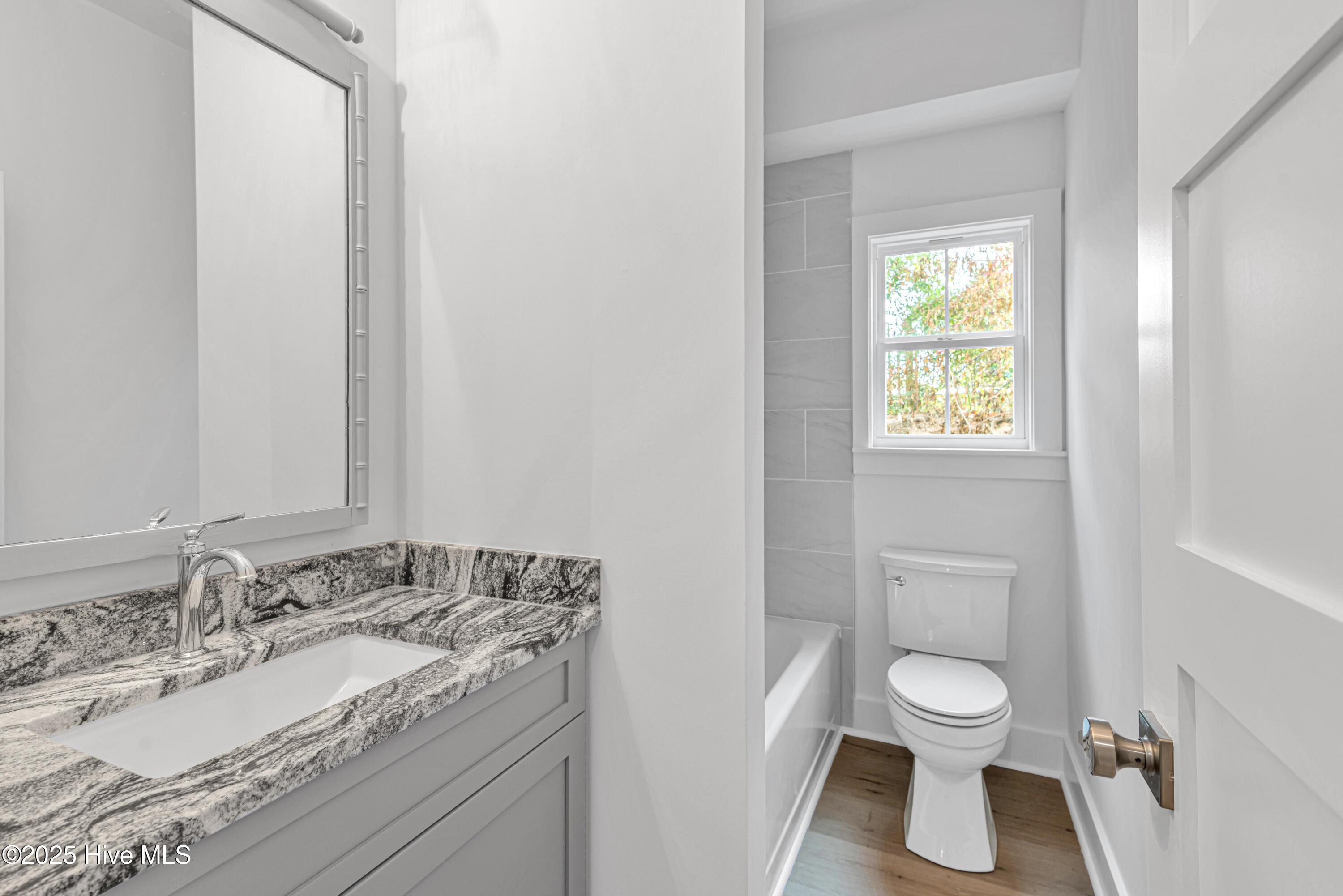 100542674 | Photo 40