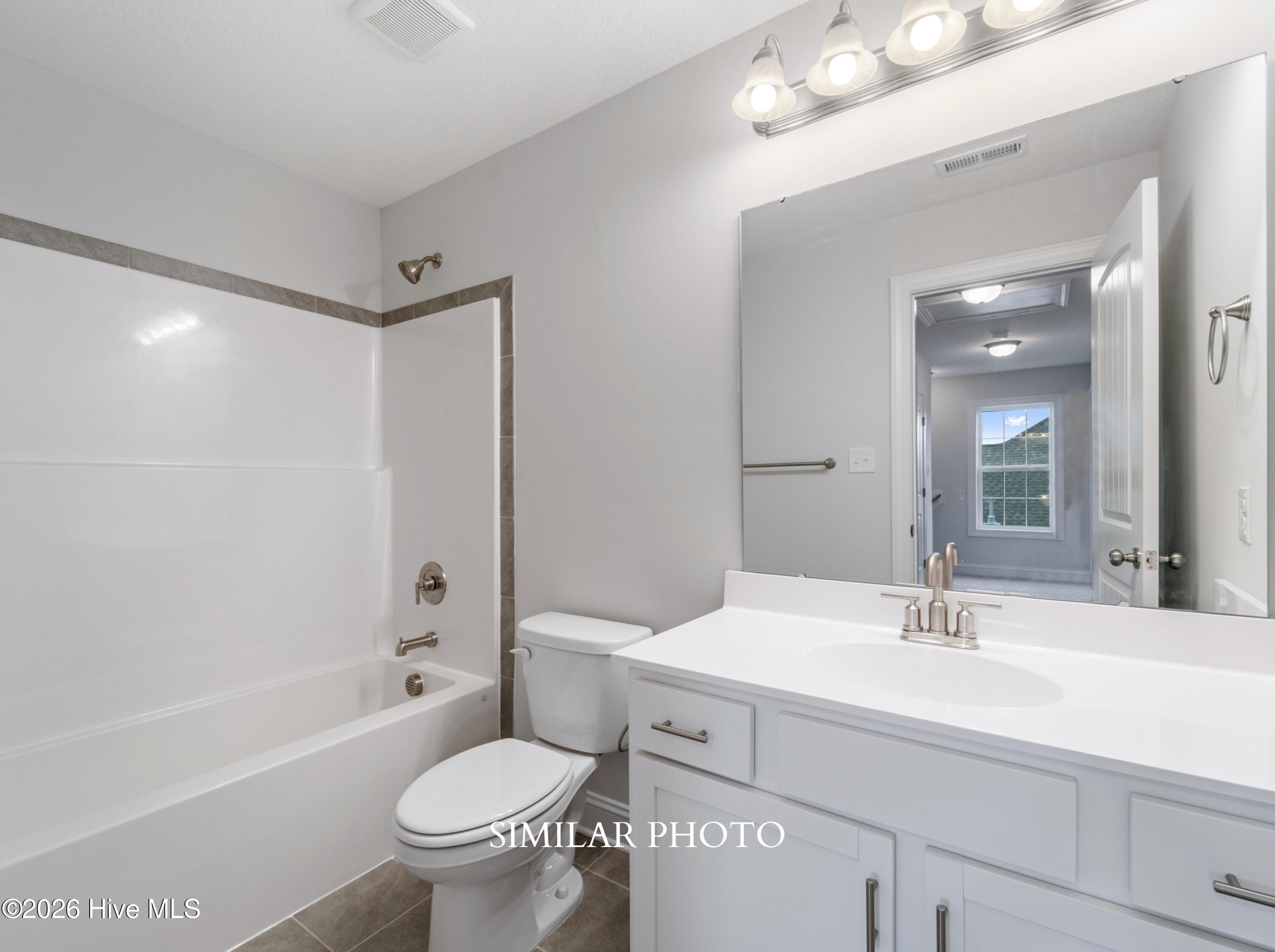 100563067 | Photo 24