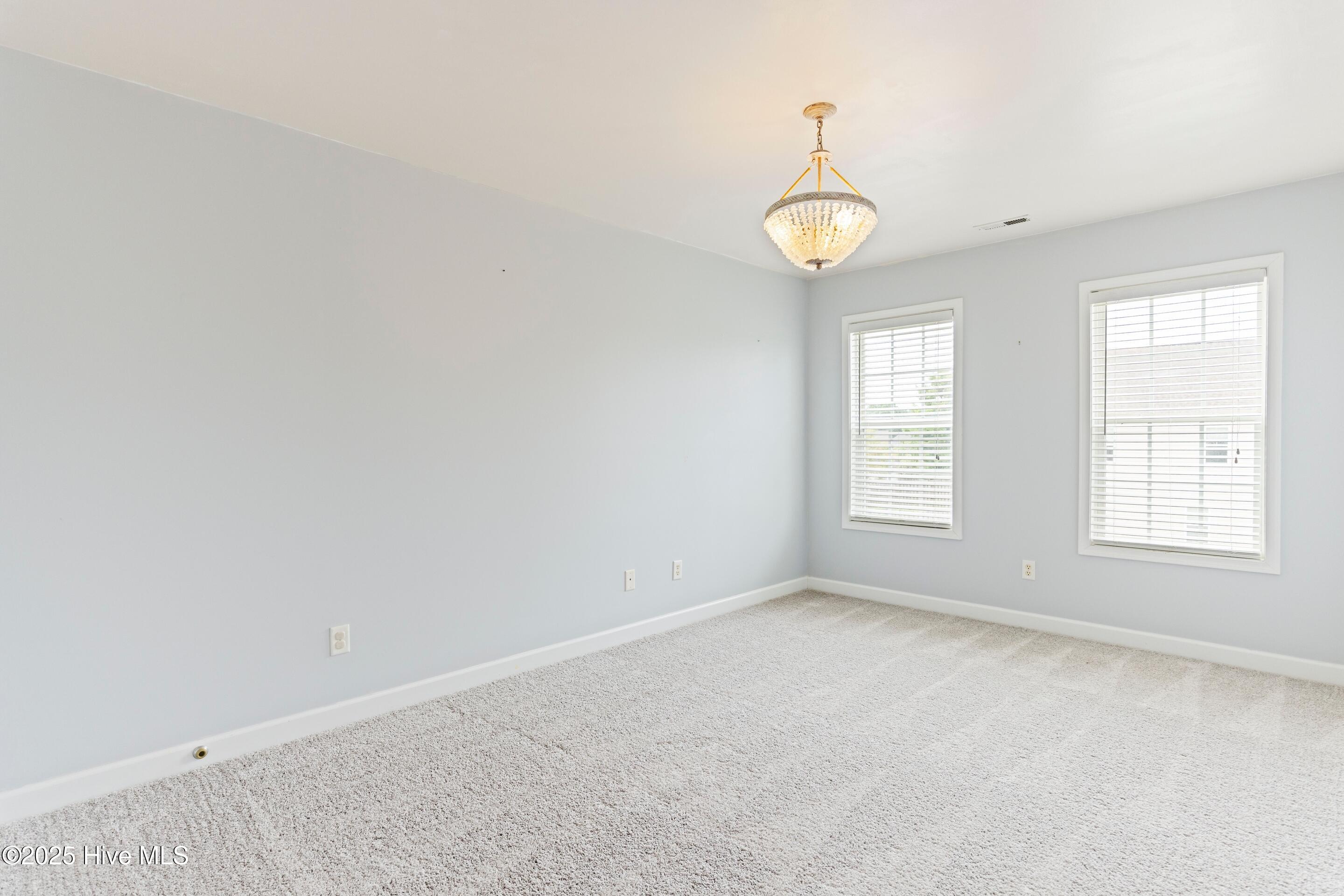 100527201 | Photo 35