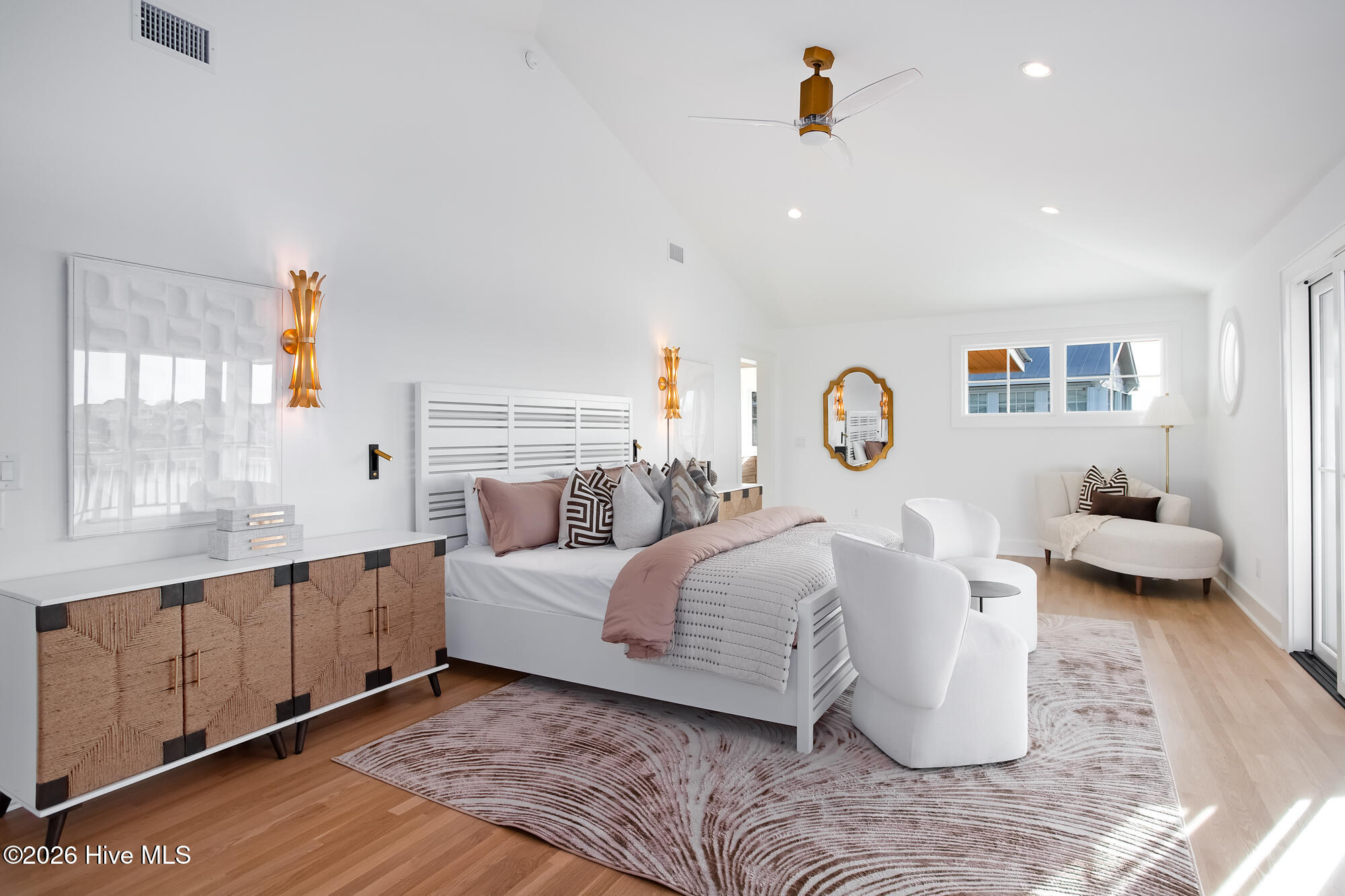 100550703 | Photo 34