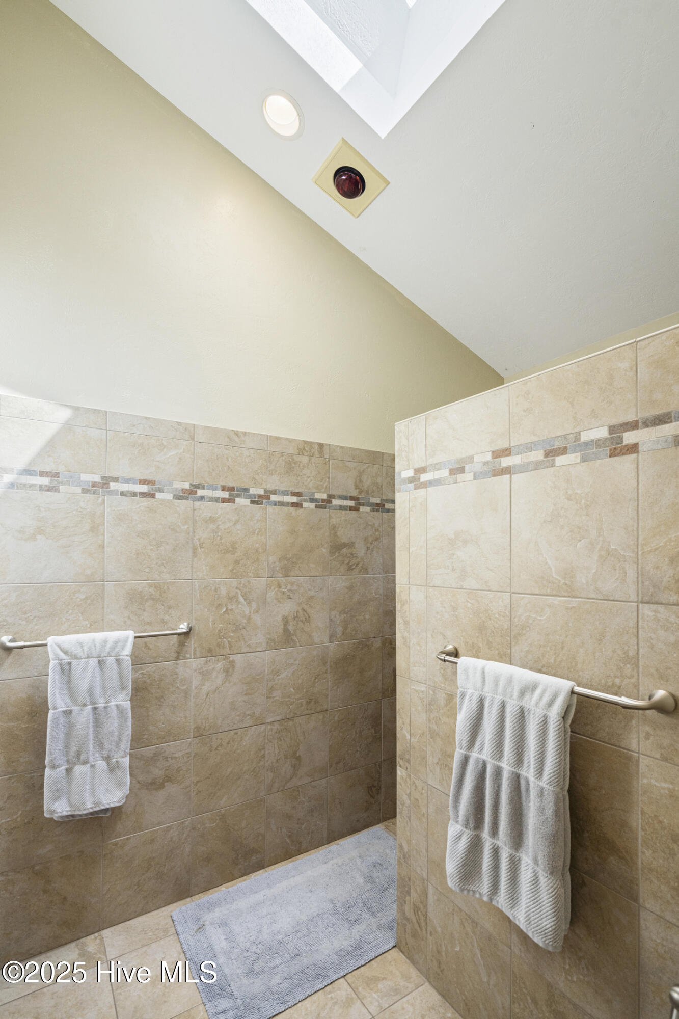 100569480 | Photo 41