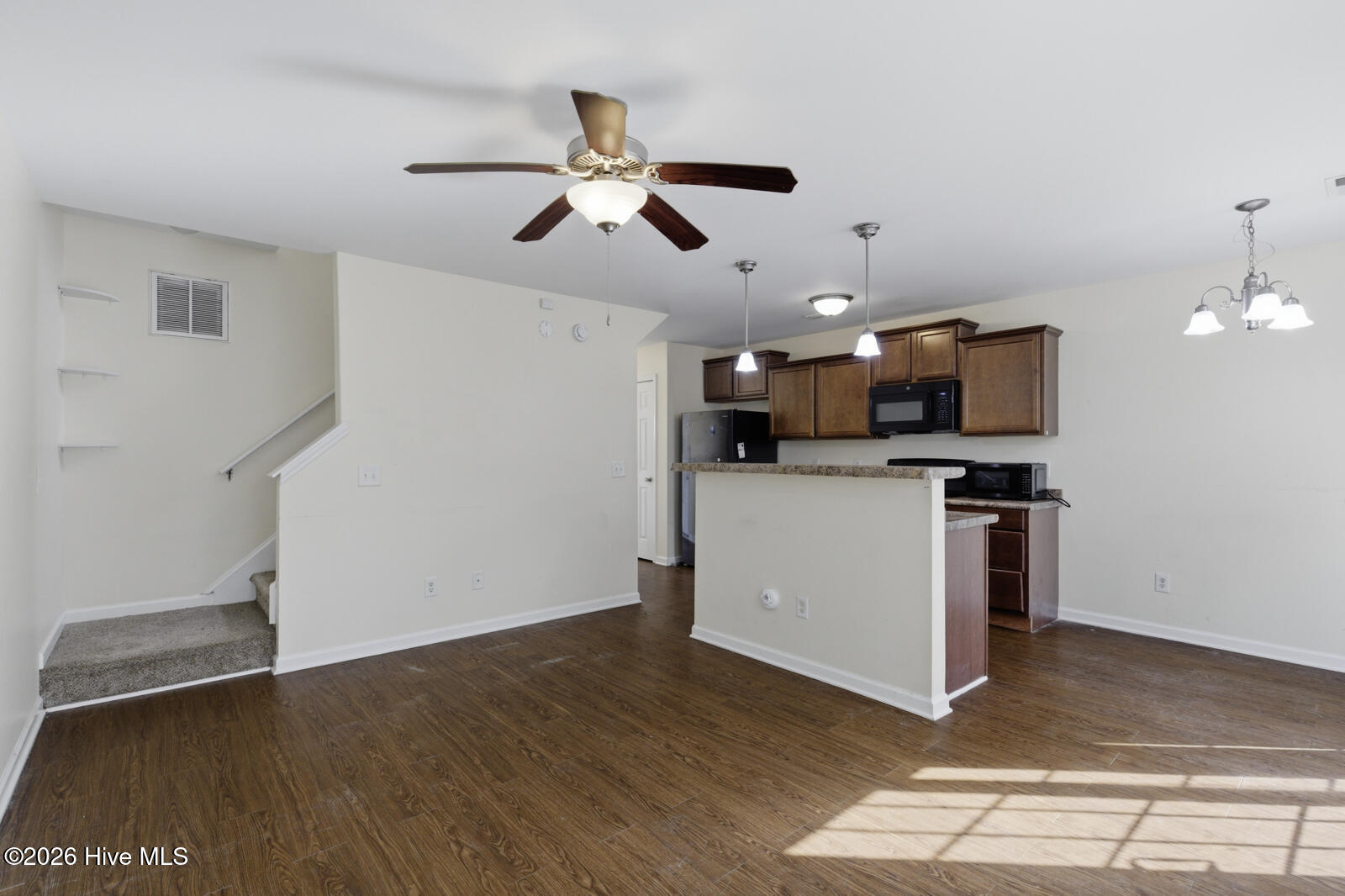 100564423 | Photo 10