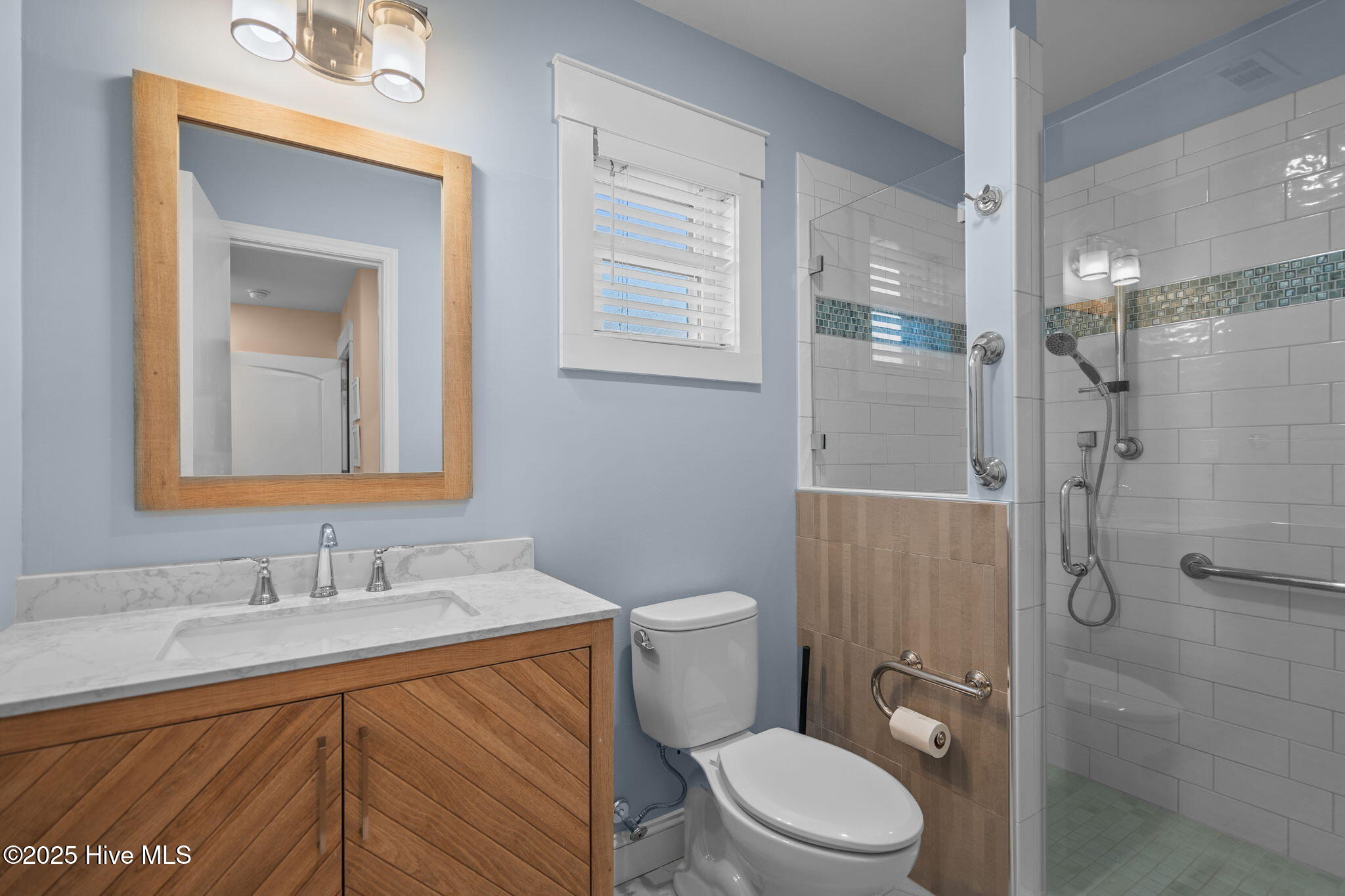 100541907 | Photo 49