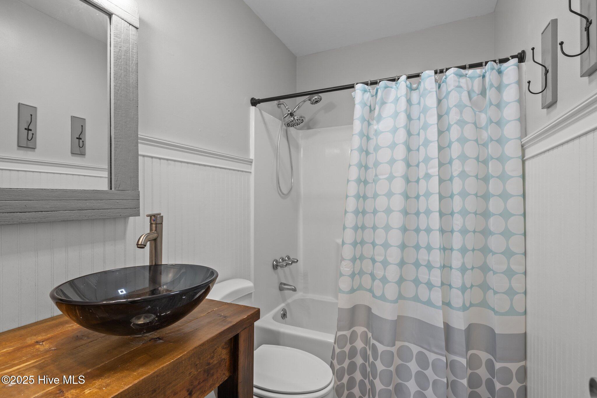 1199 Nine Foot Road,Newport