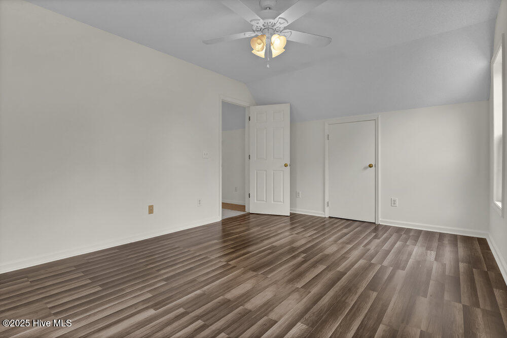 100513227 | Photo 21