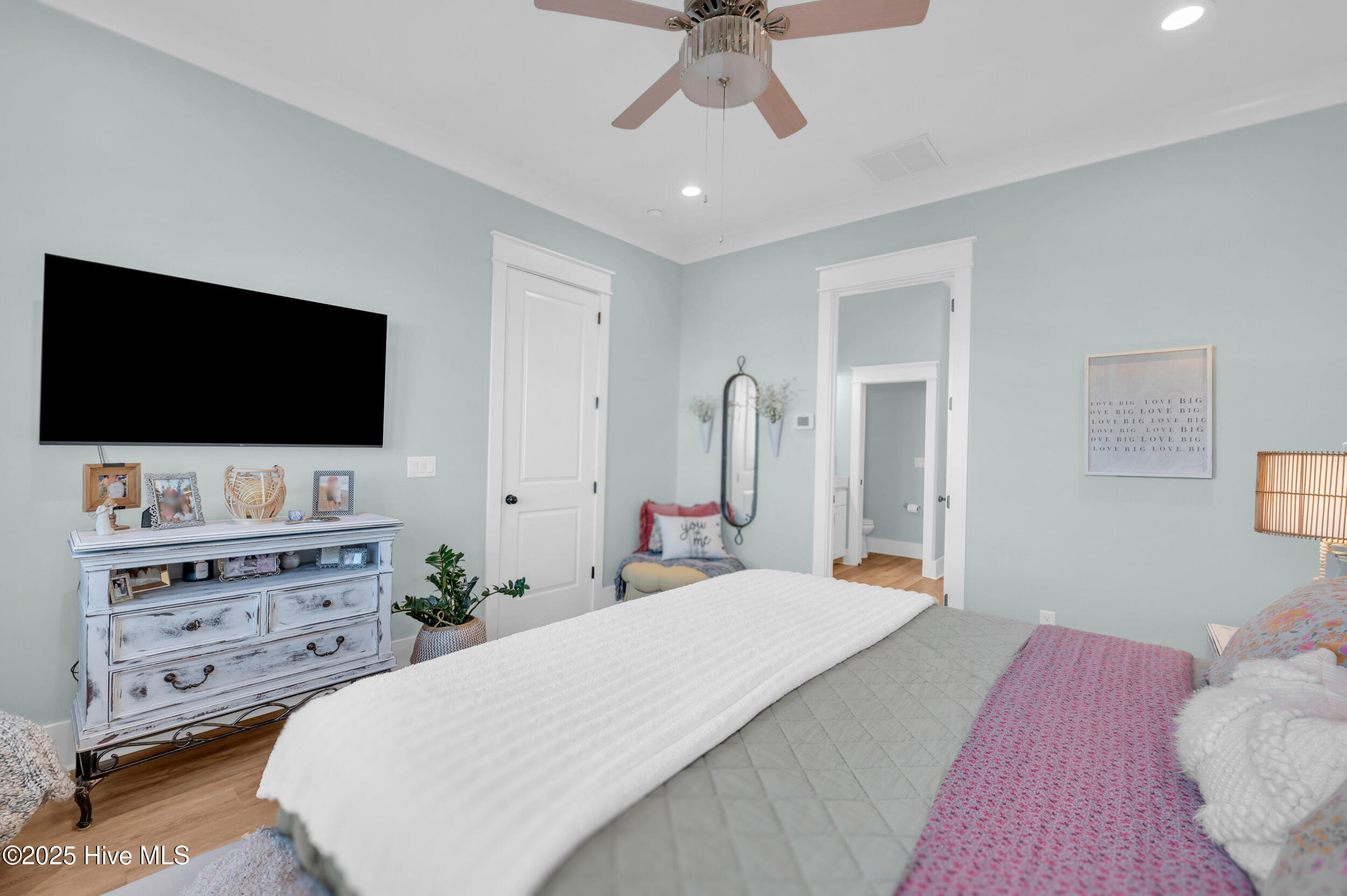 100543268 | Photo 25