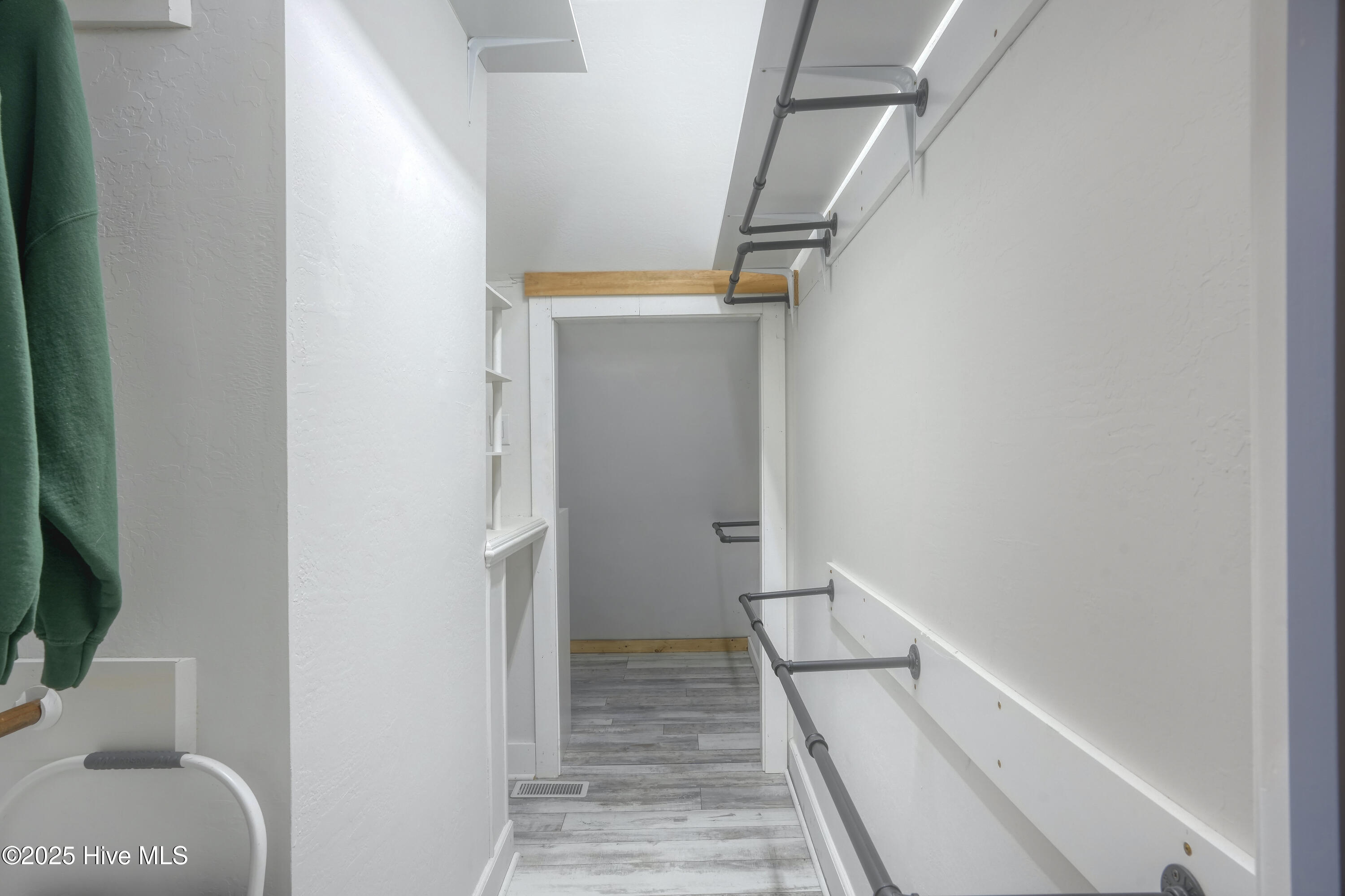 100512986 | Photo 66