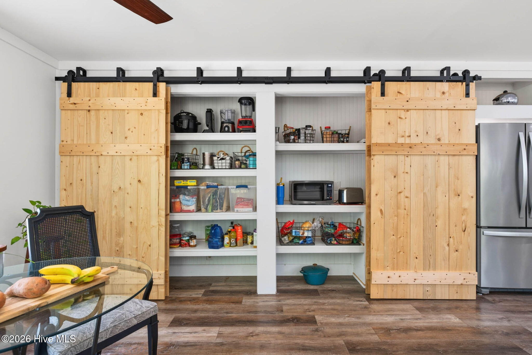 100568923 | Photo 25