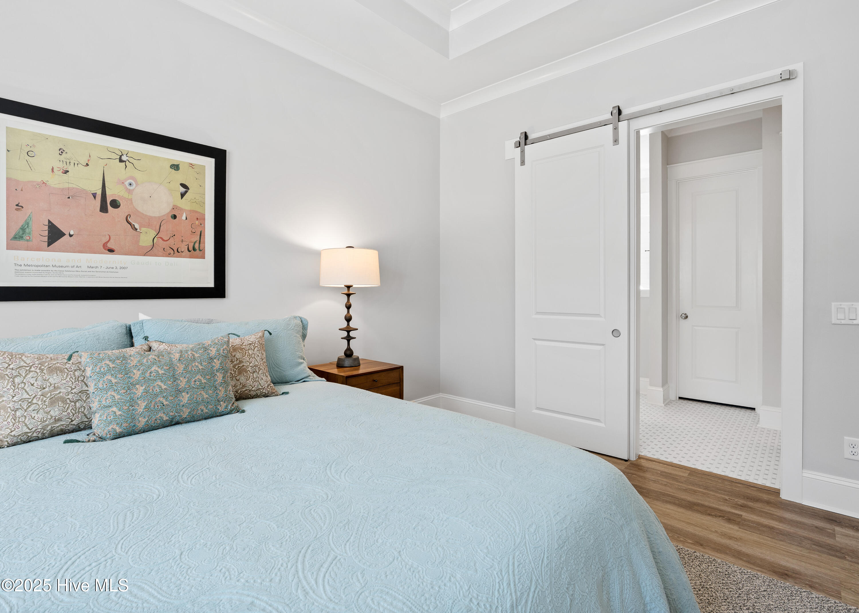 100543800 | Photo 23