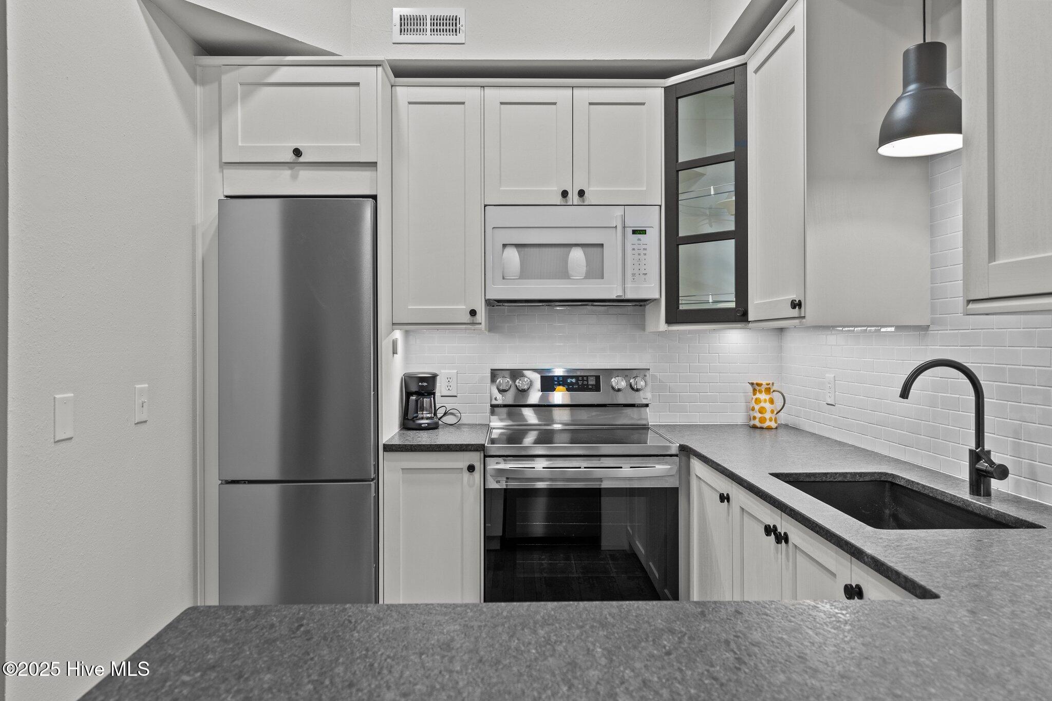 100543966 | Photo 14