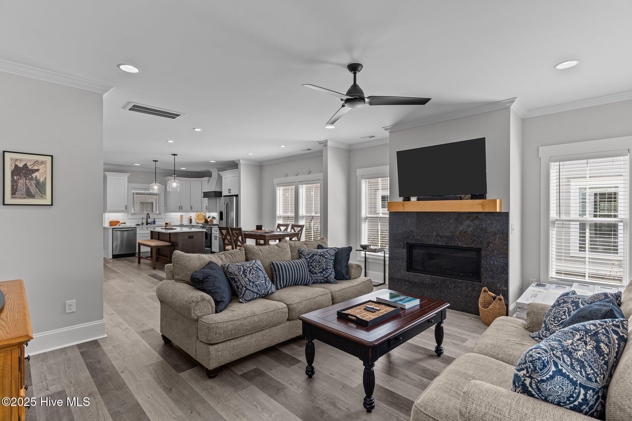 100517876 | Photo 44