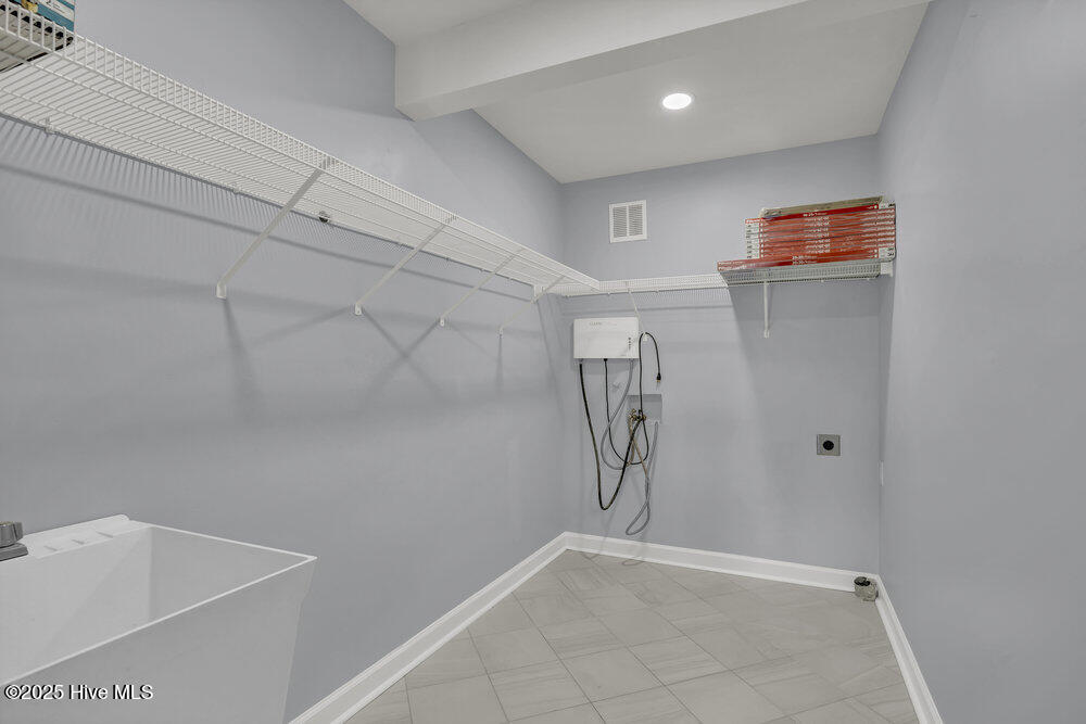 100531490 | Photo 31