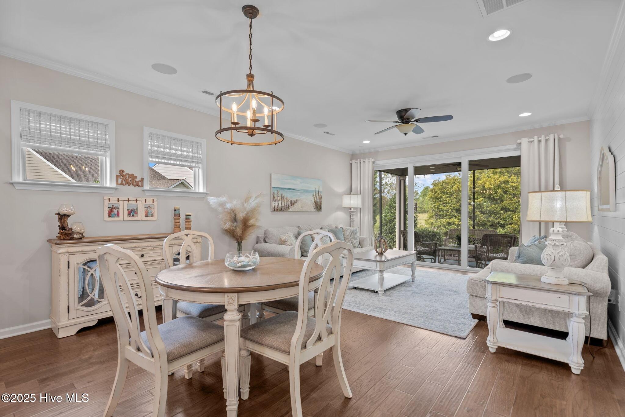 100528063 | Photo 14