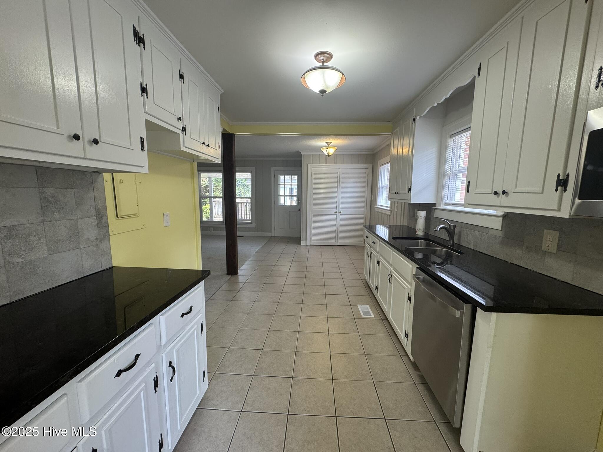 D80BF6A4-A03F-459D-AE87-D691E63B73E6_1_1