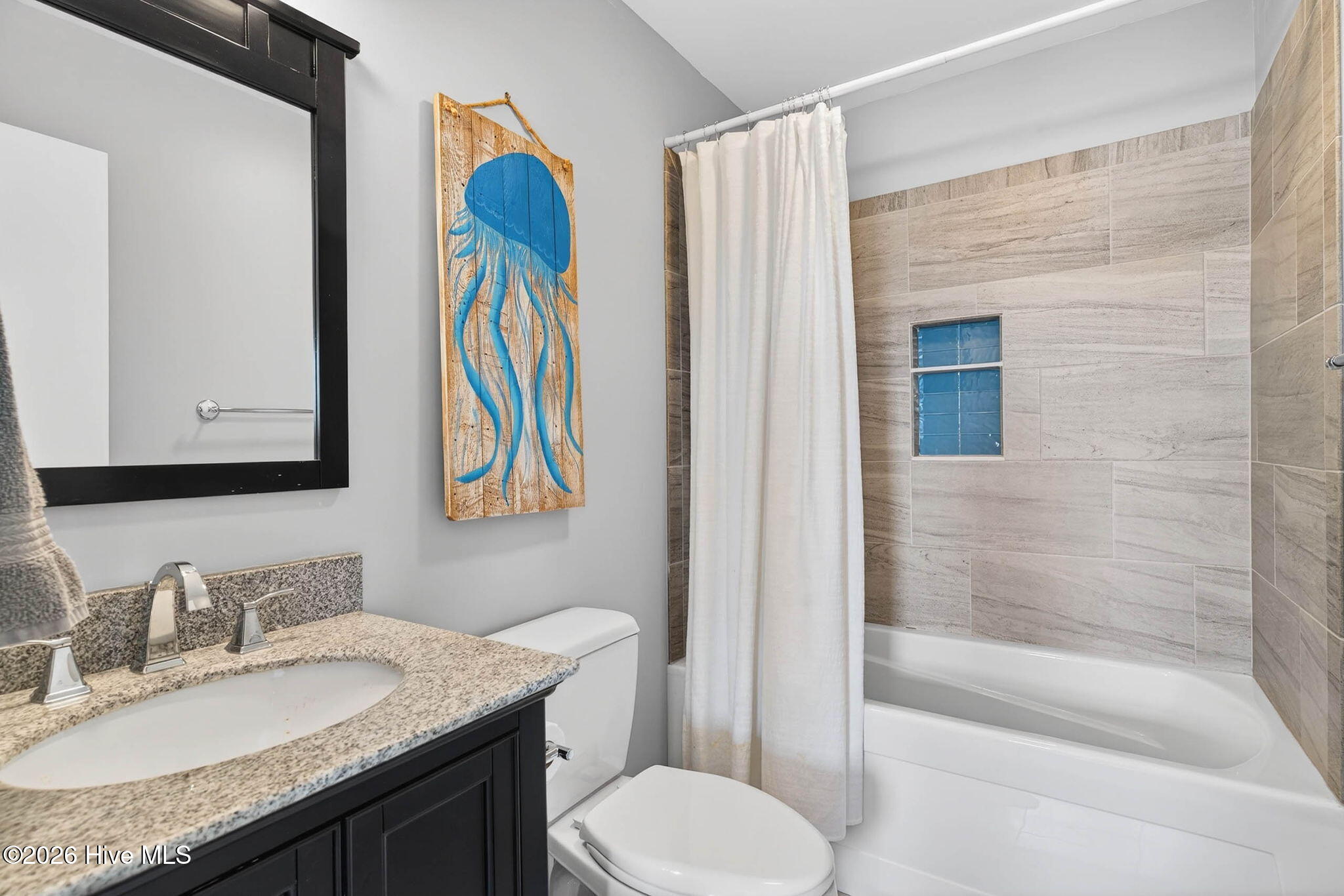 100562885 | Photo 31