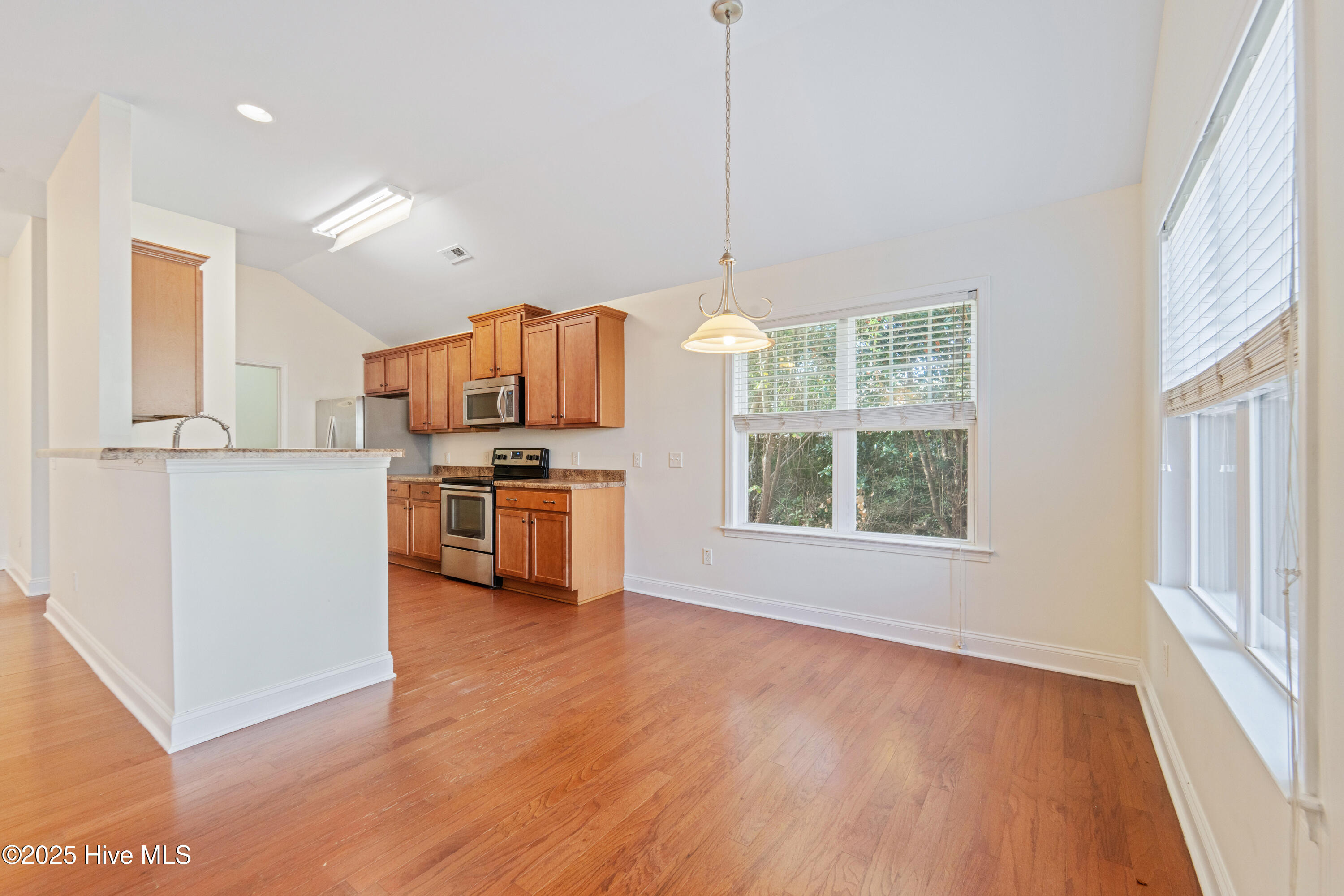 100544349 | Photo 14