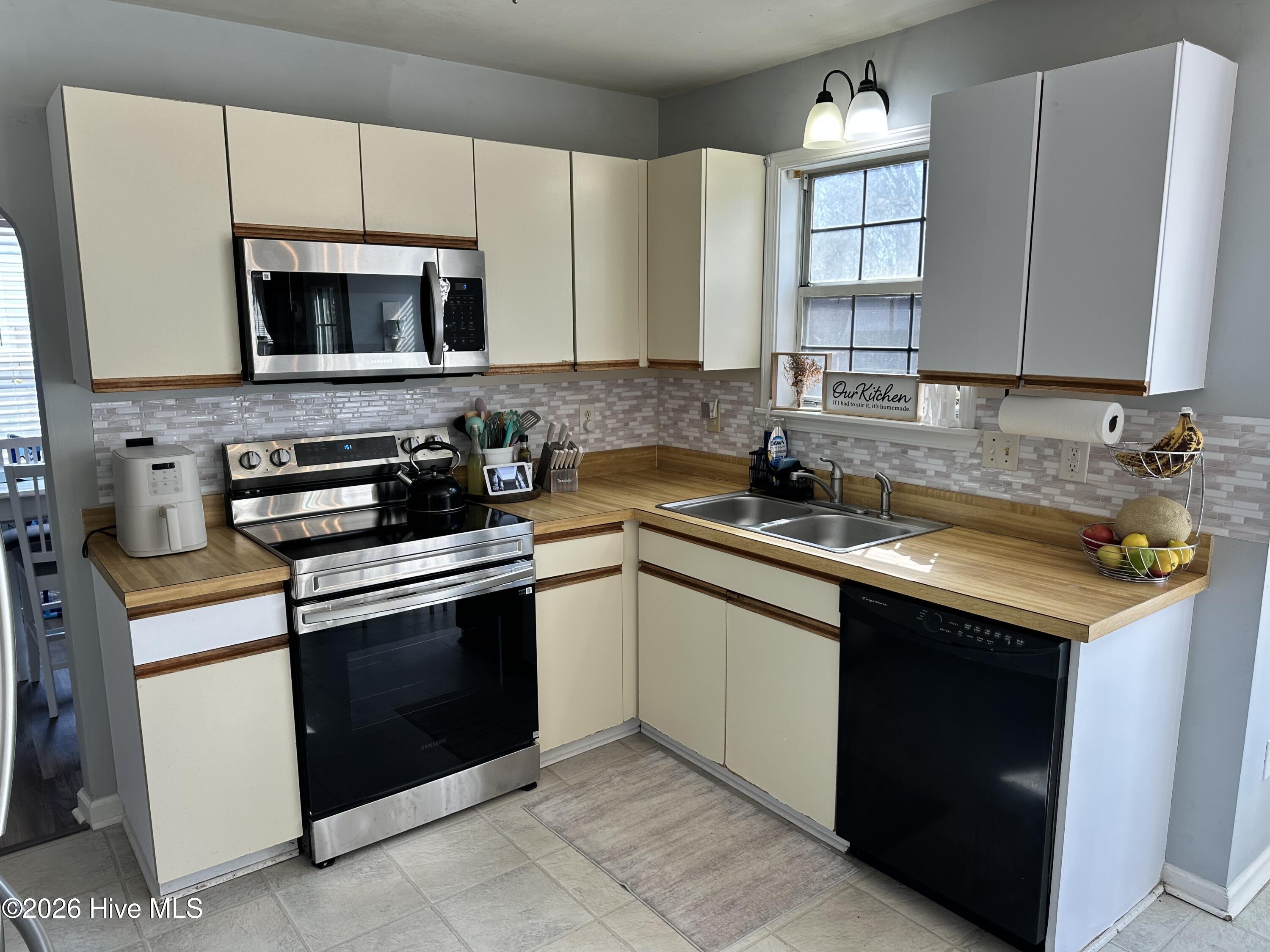 100558377 | Photo 13