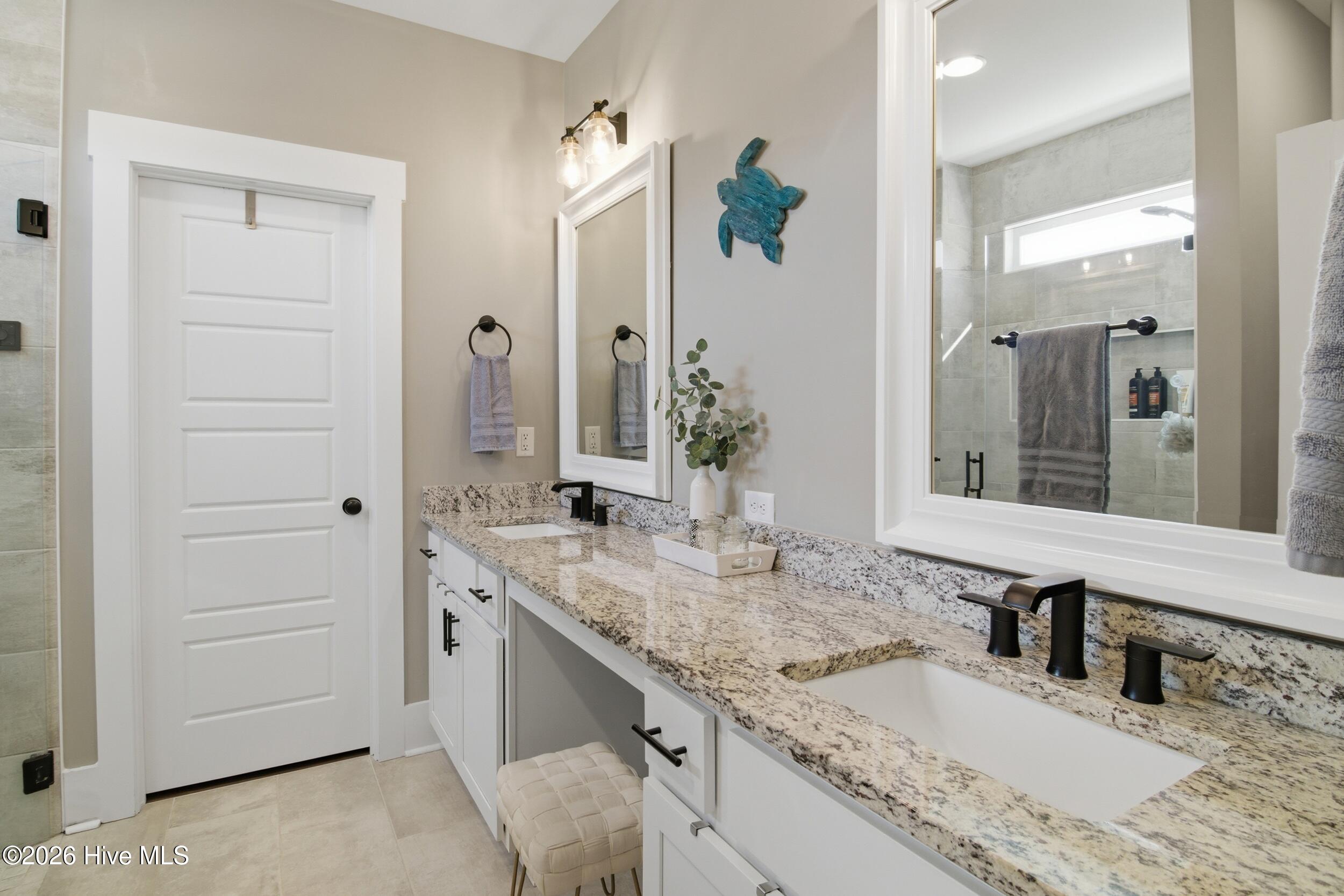 100551617 | Photo 23