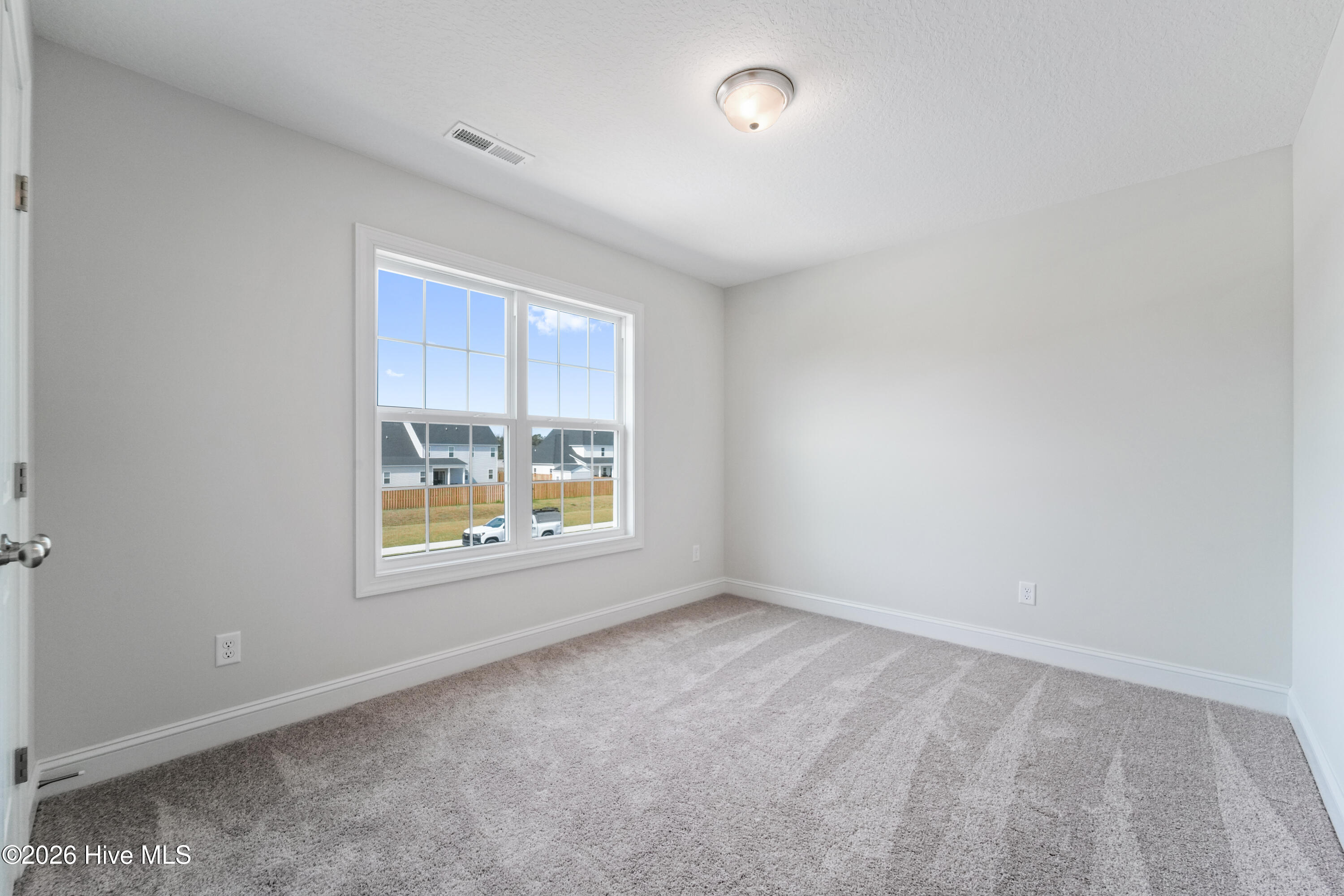 100519692 | Photo 30