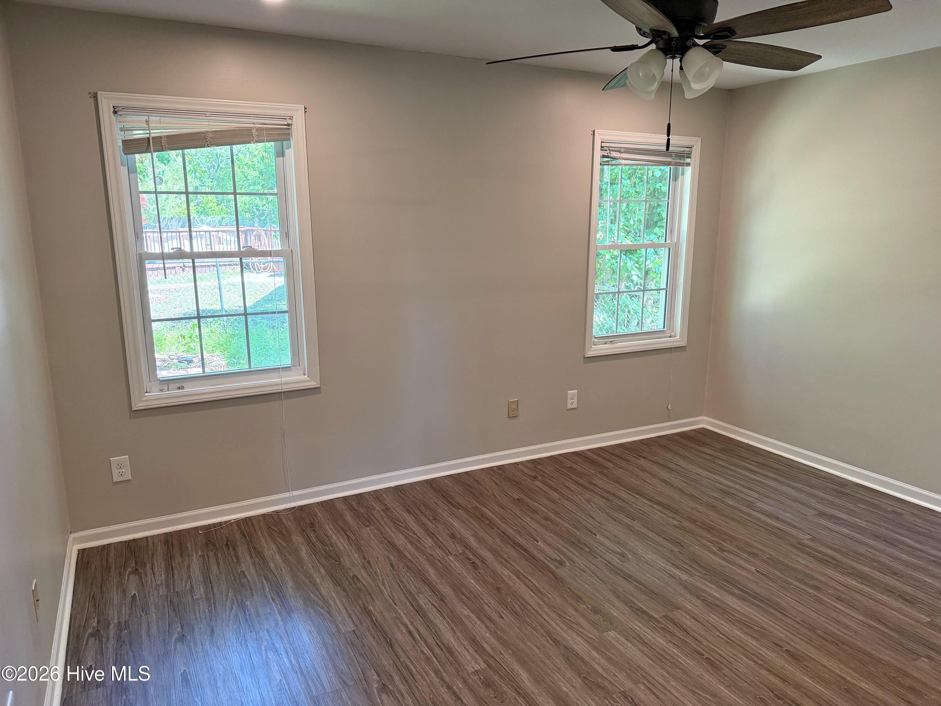 100568105 | Photo 12