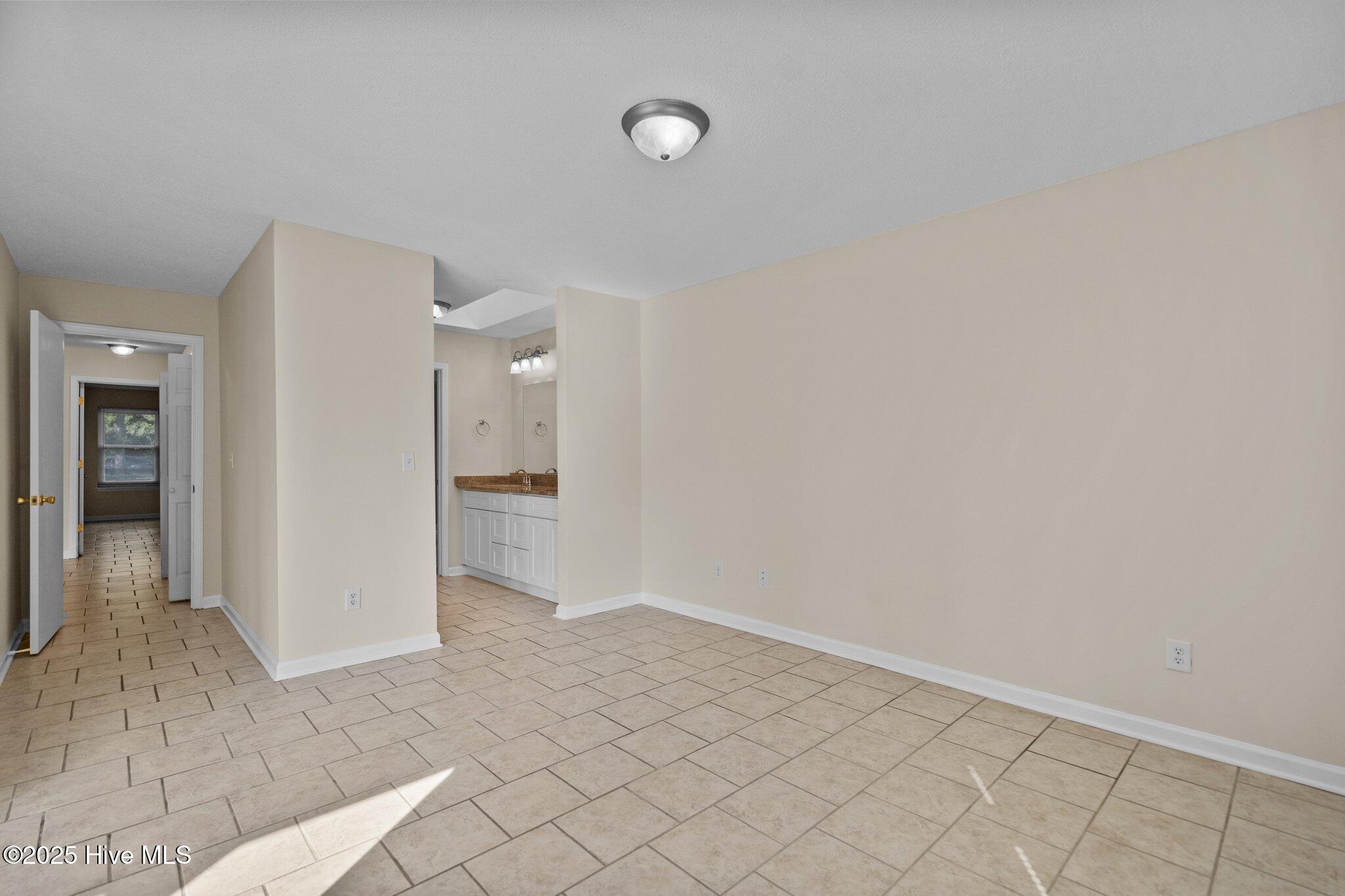 100530960 | Photo 19