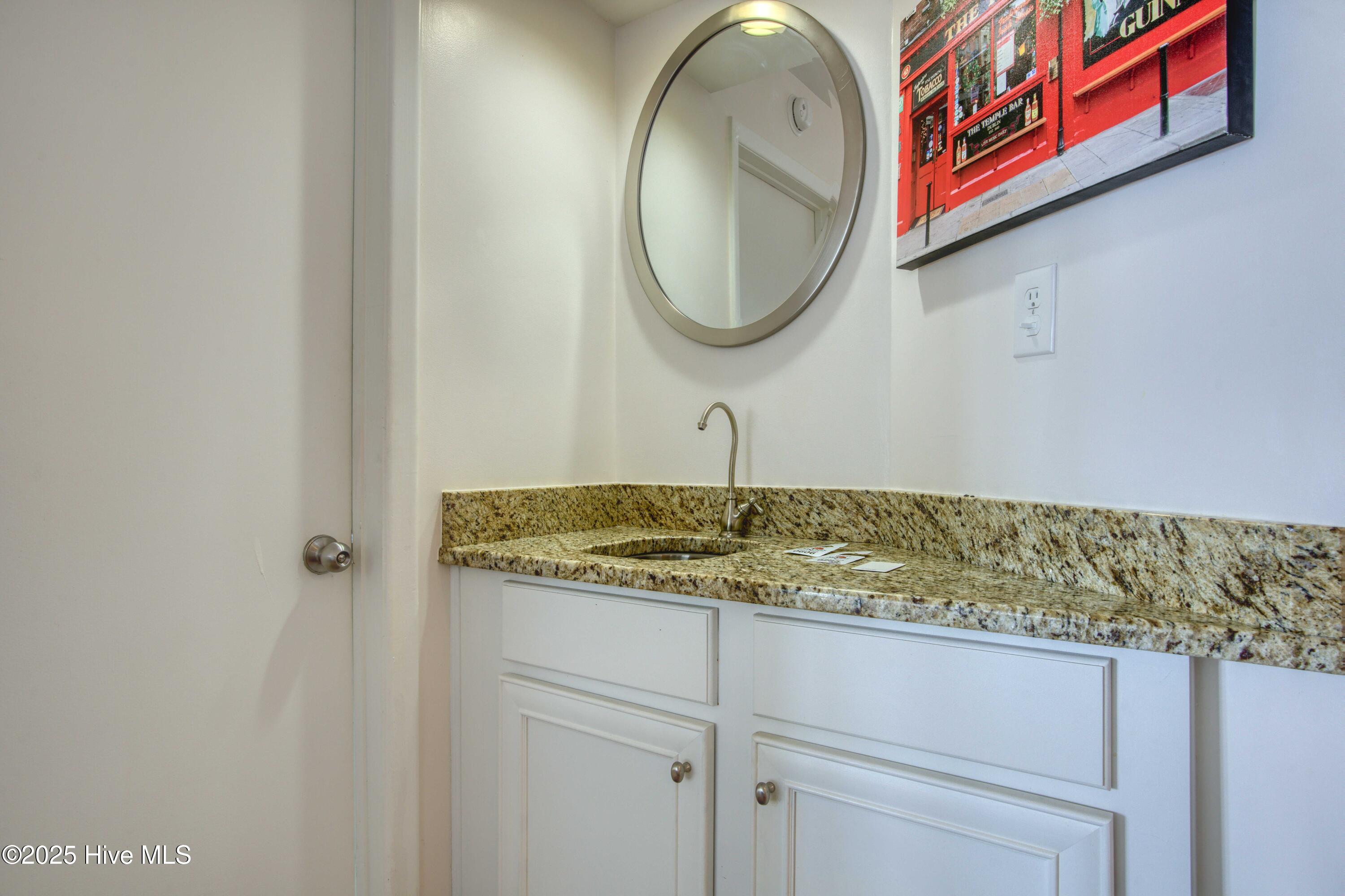 100529927 | Photo 16