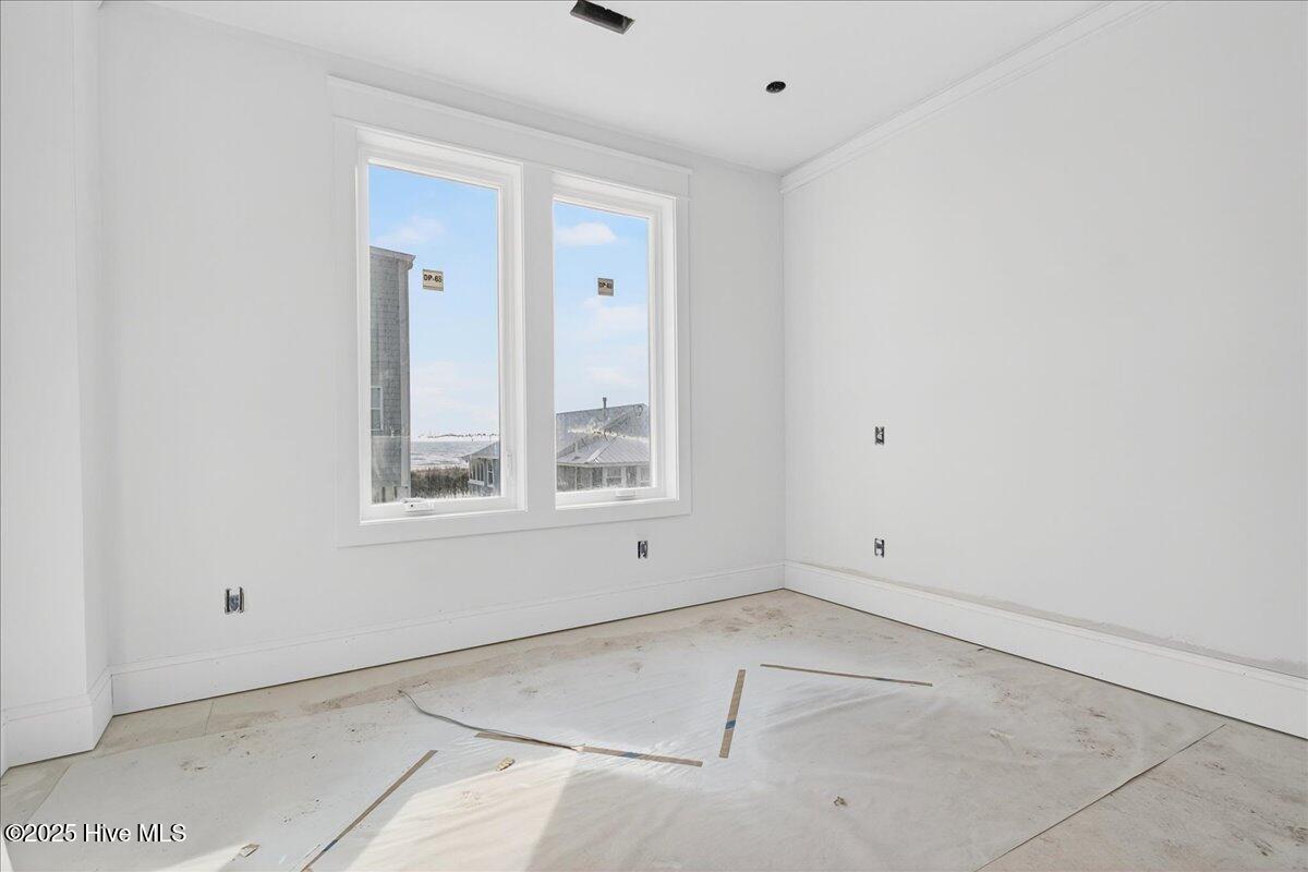 100543299 | Photo 16