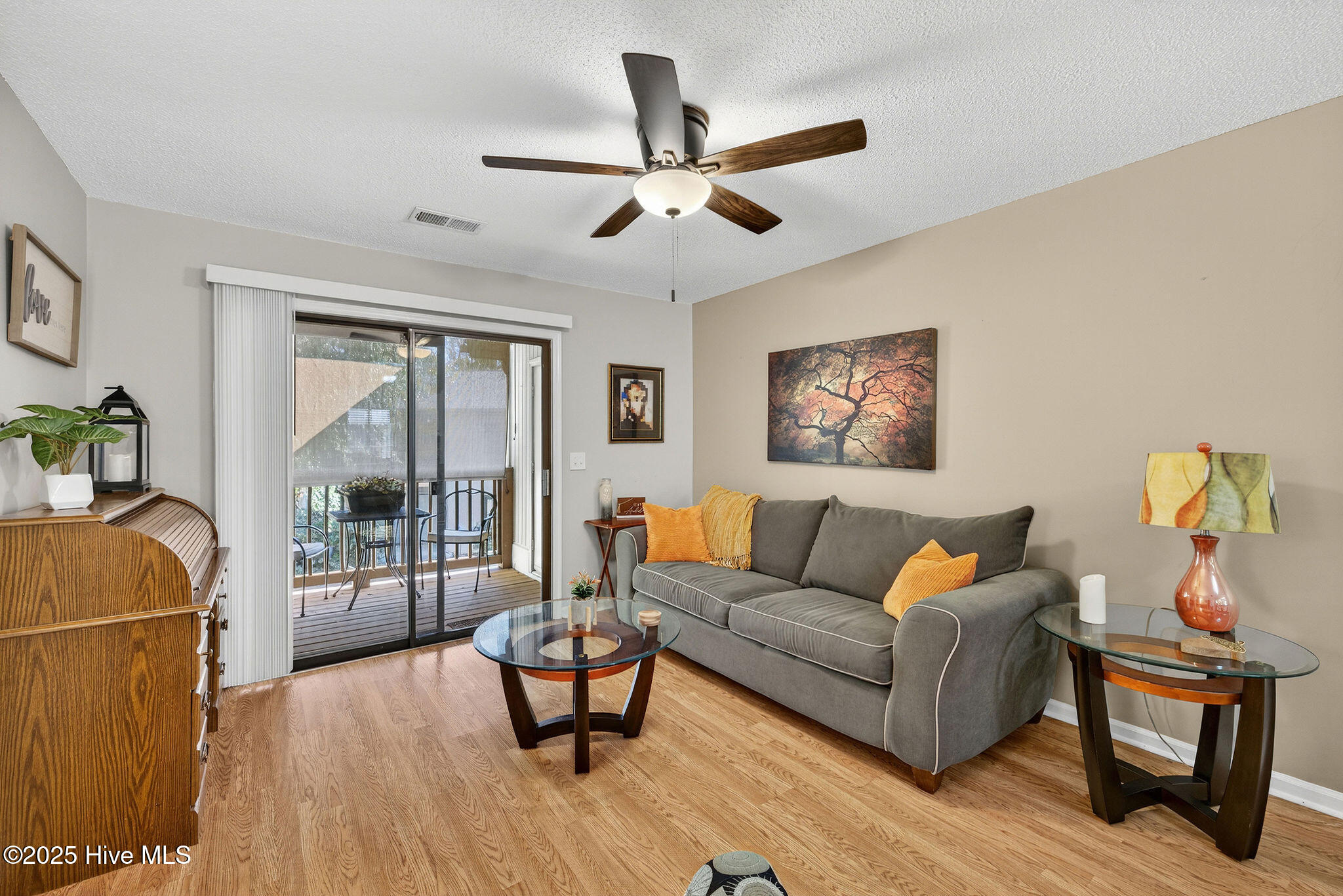 100540704 | Photo 12