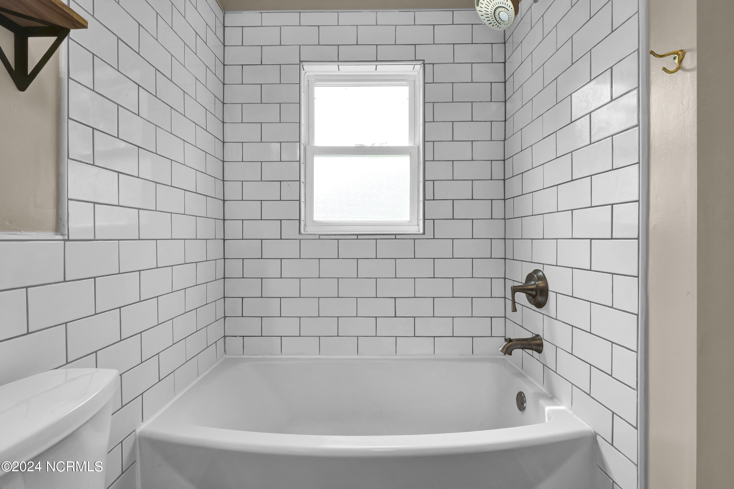 100546361 | Photo 26