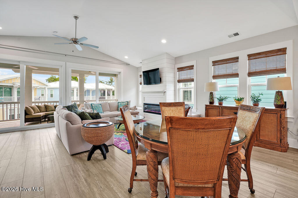 100561001 | Photo 30