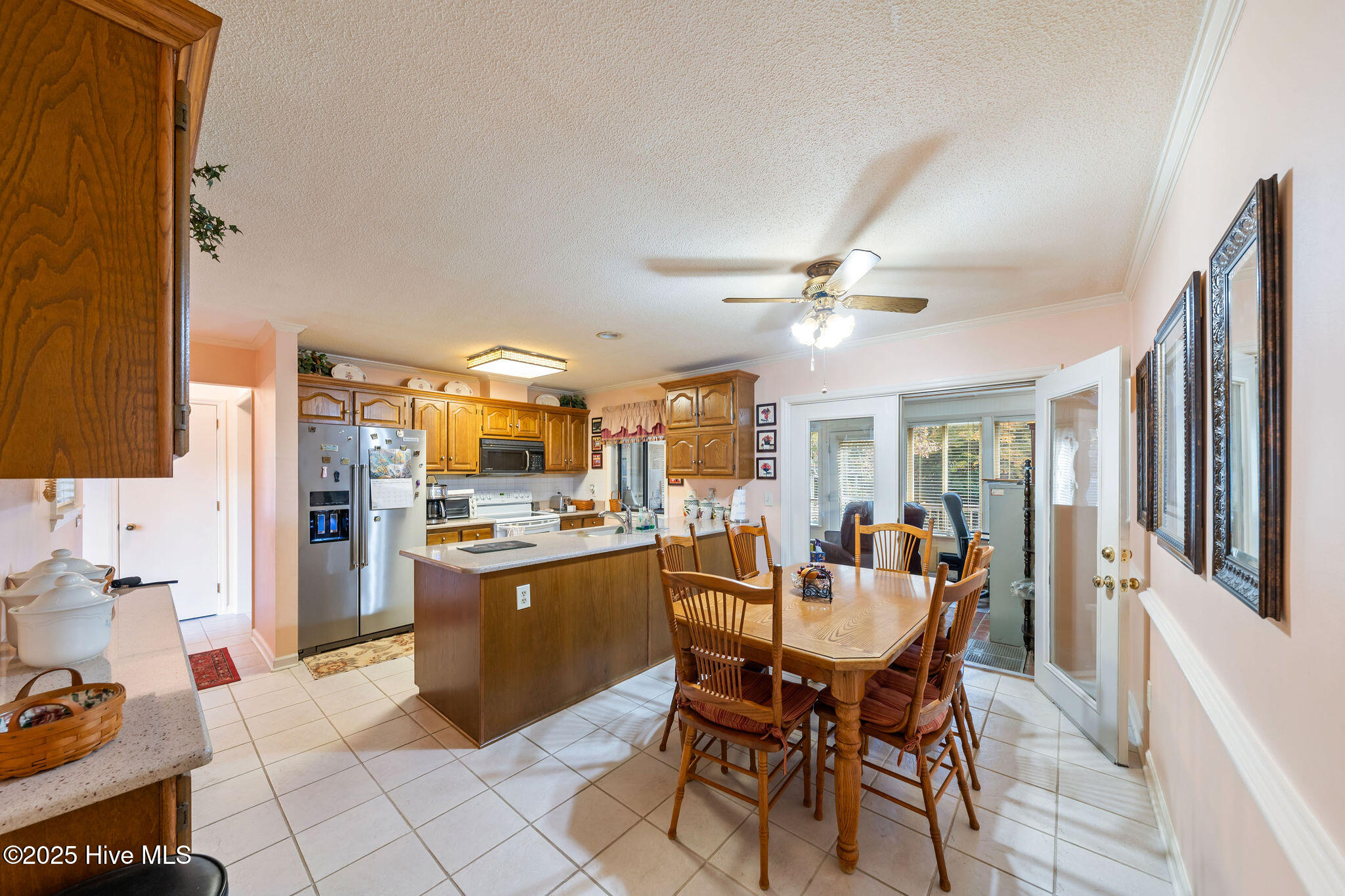 100542635 | Photo 74