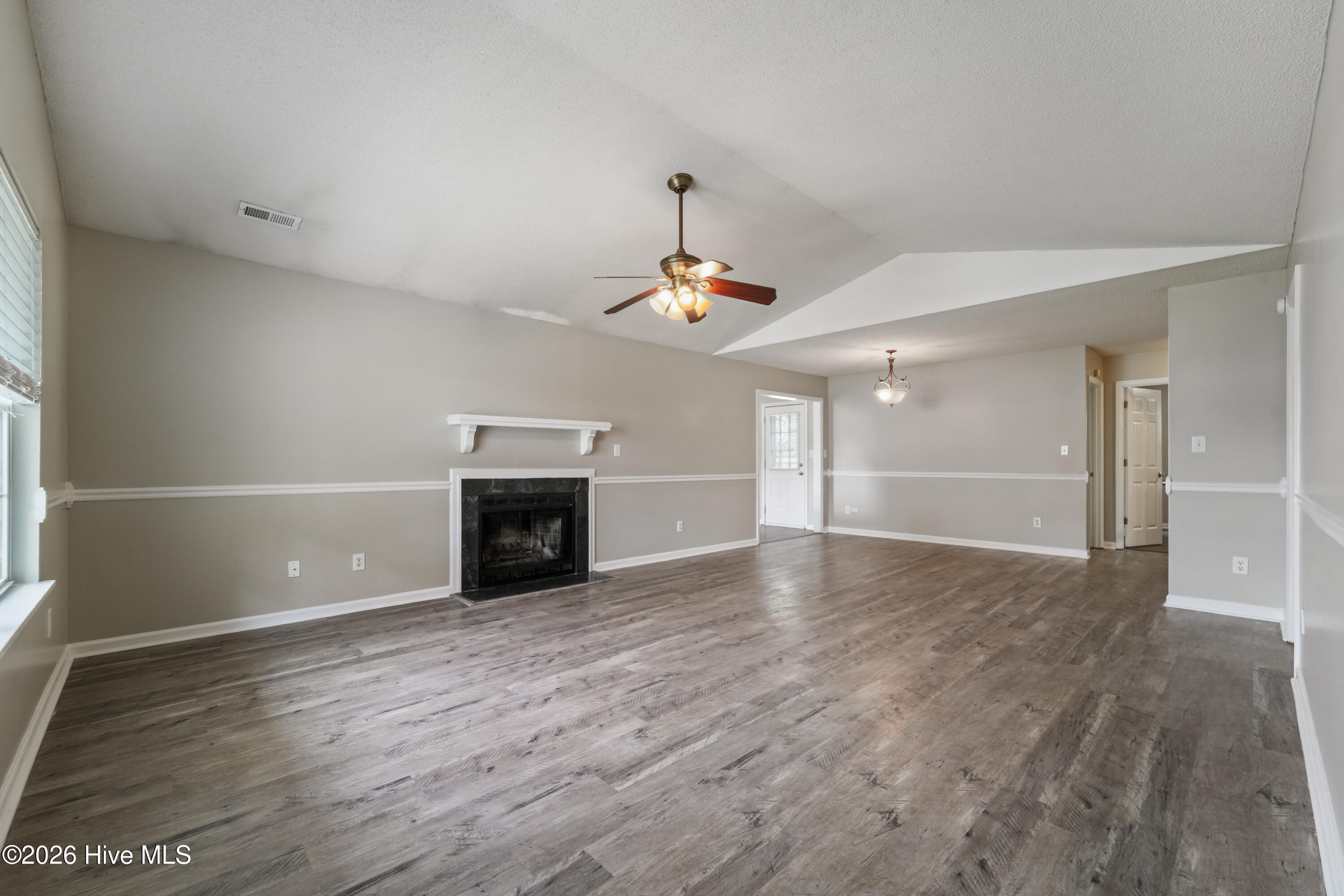 100561681 | Photo 10