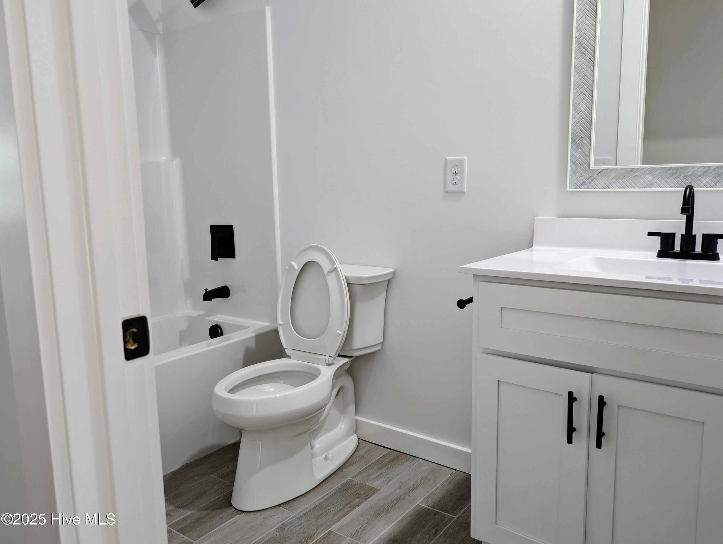 100519654 | Photo 11