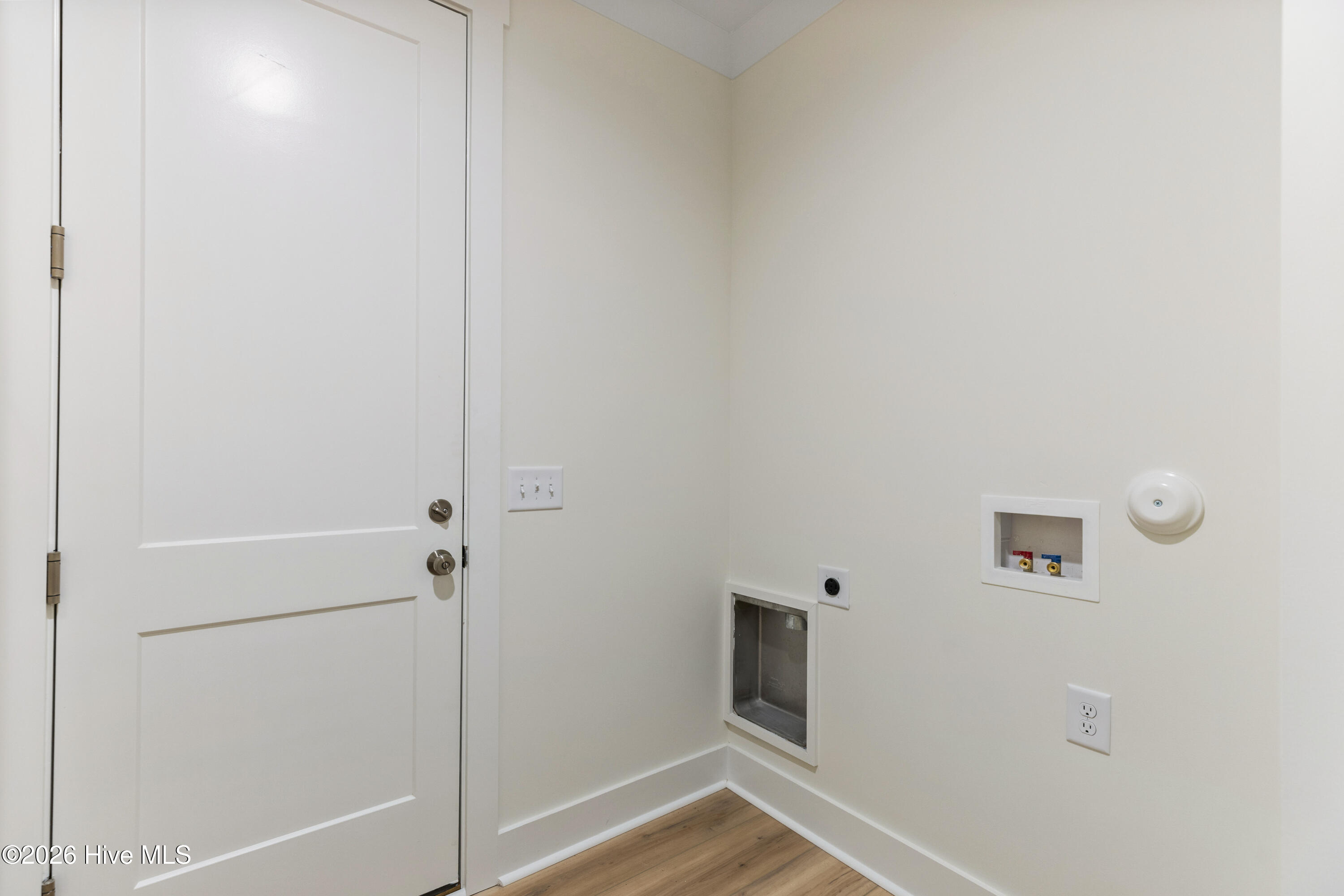 100553830 | Photo 32