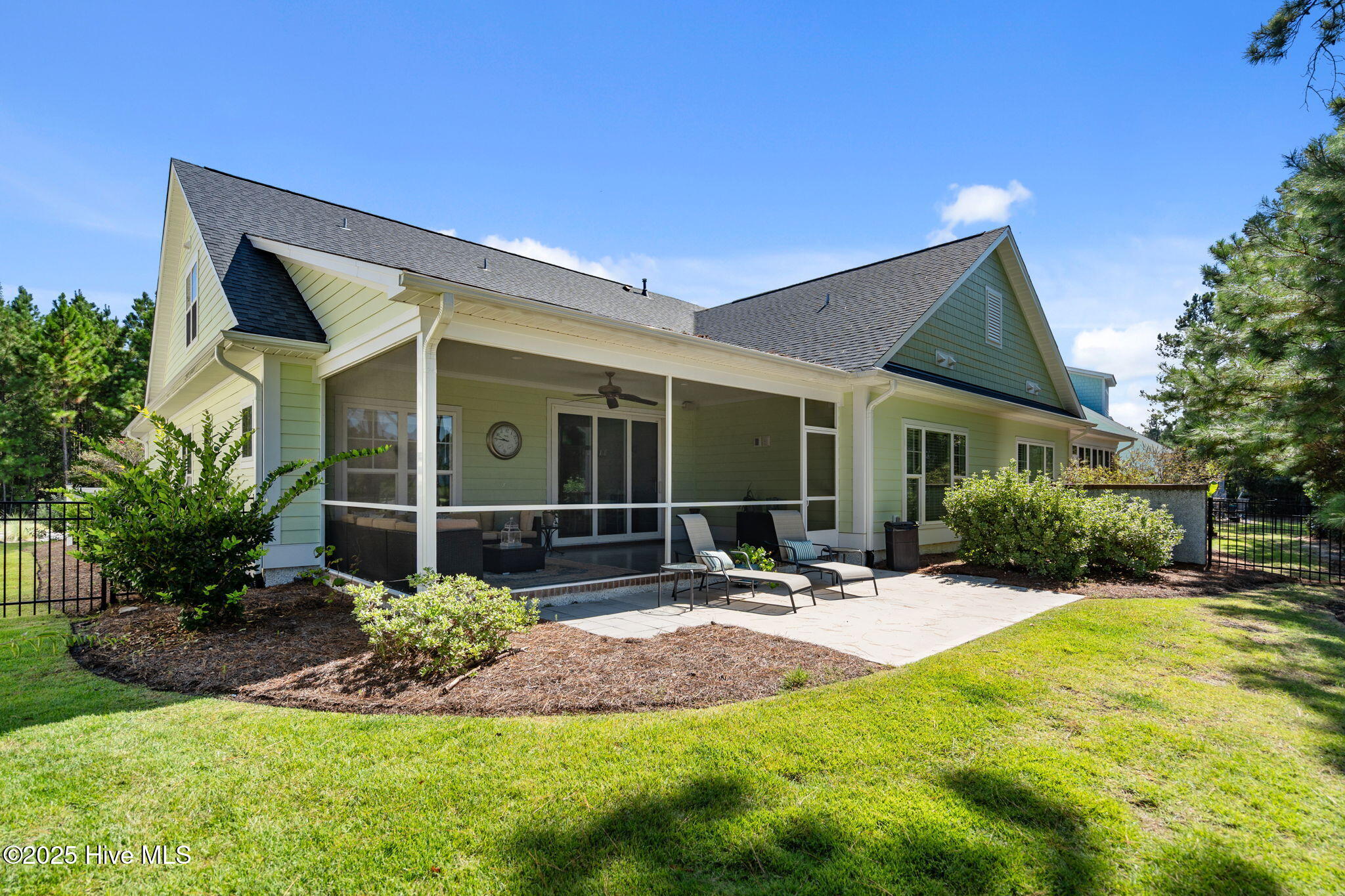 100532627 | Photo 45