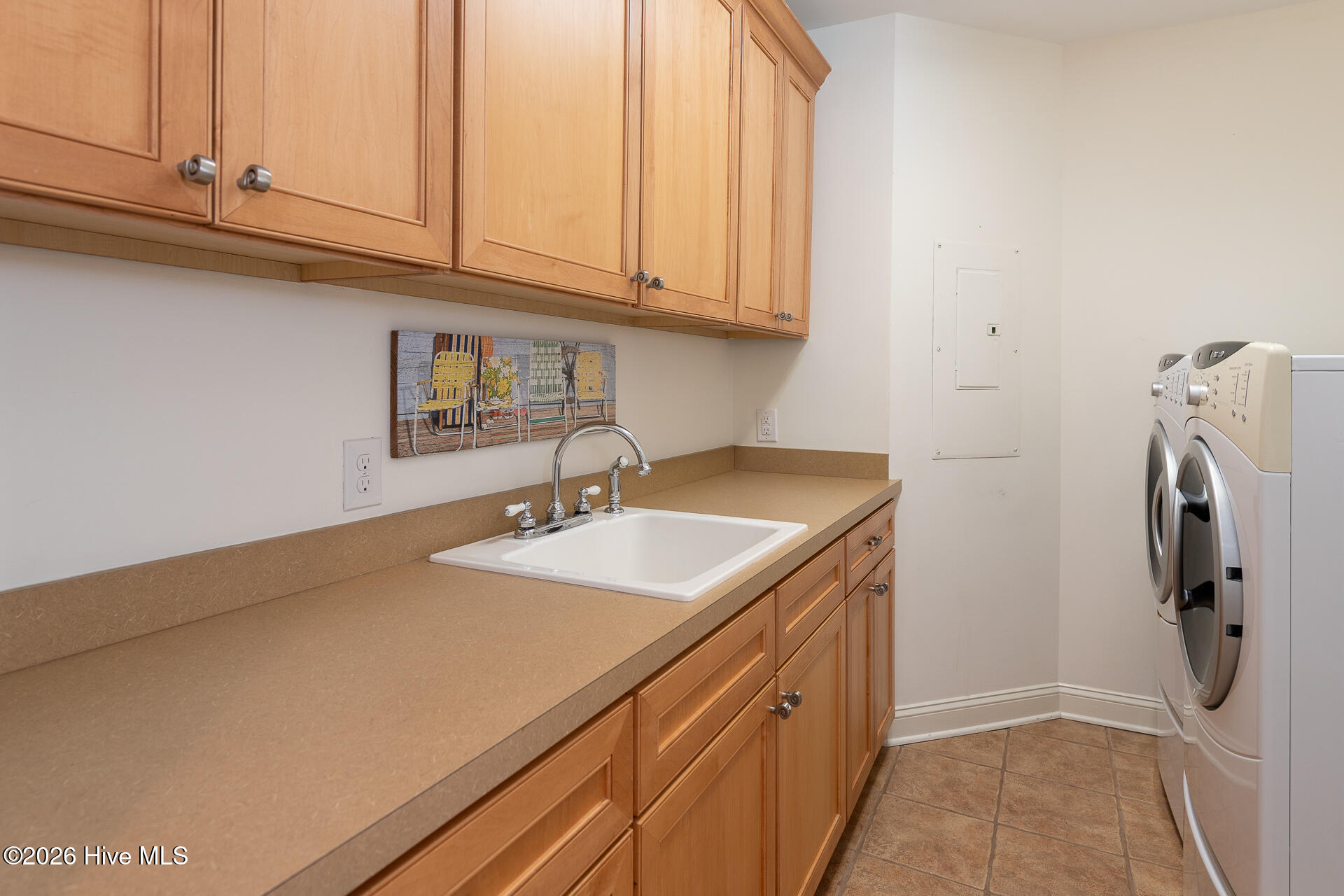 100562037 | Photo 19