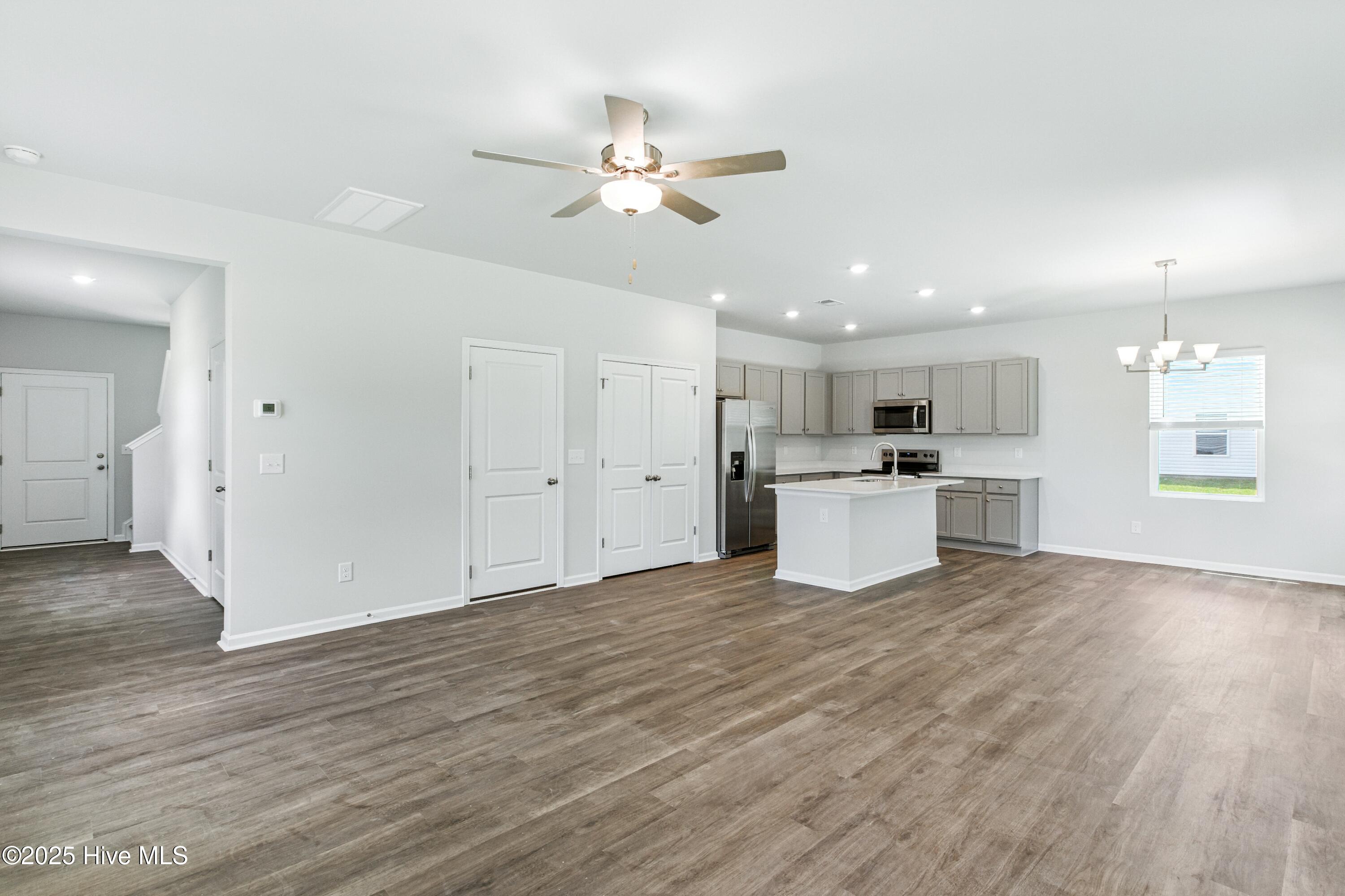 100538143 | Photo 11