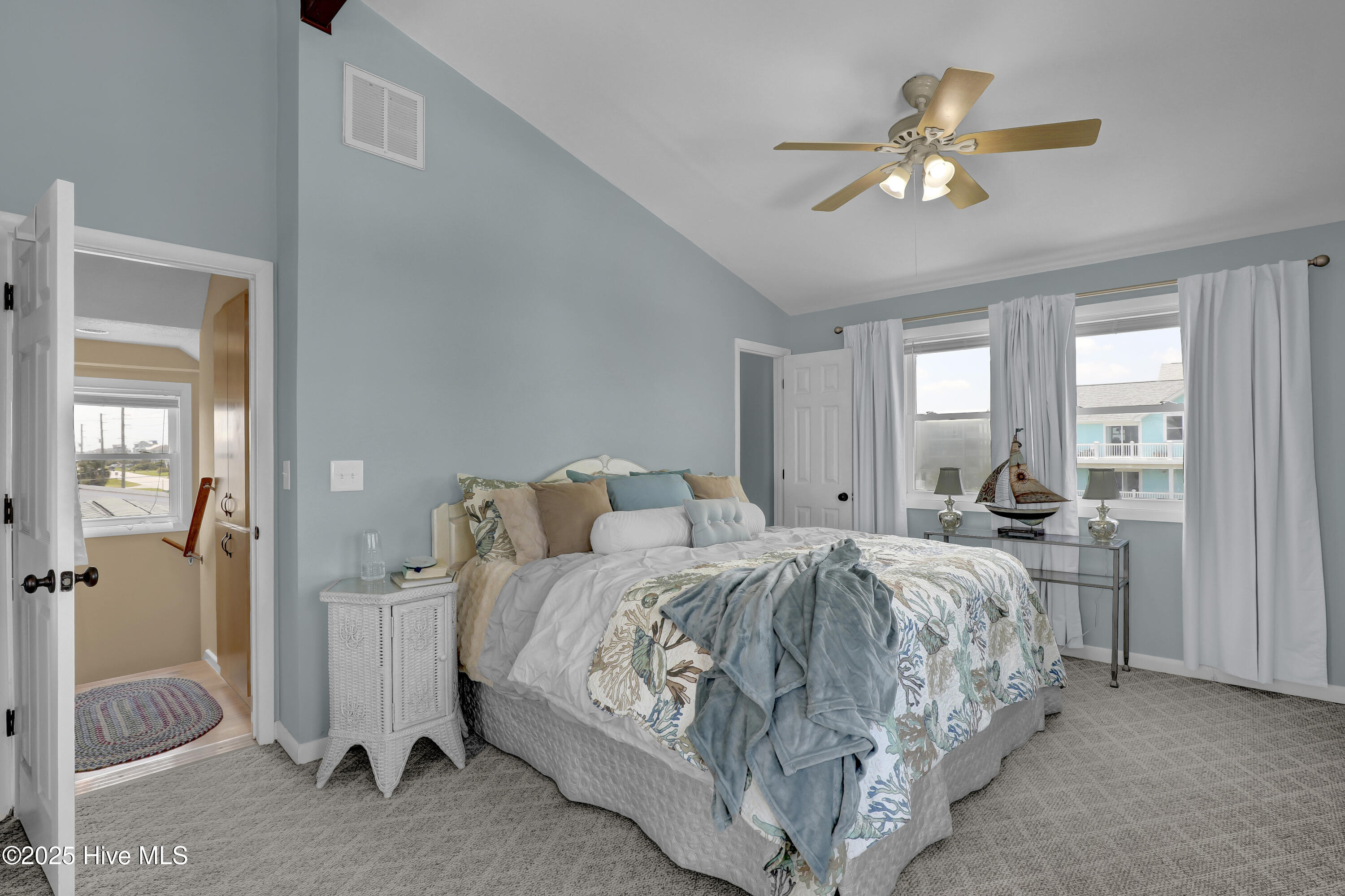 100562583 | Photo 16