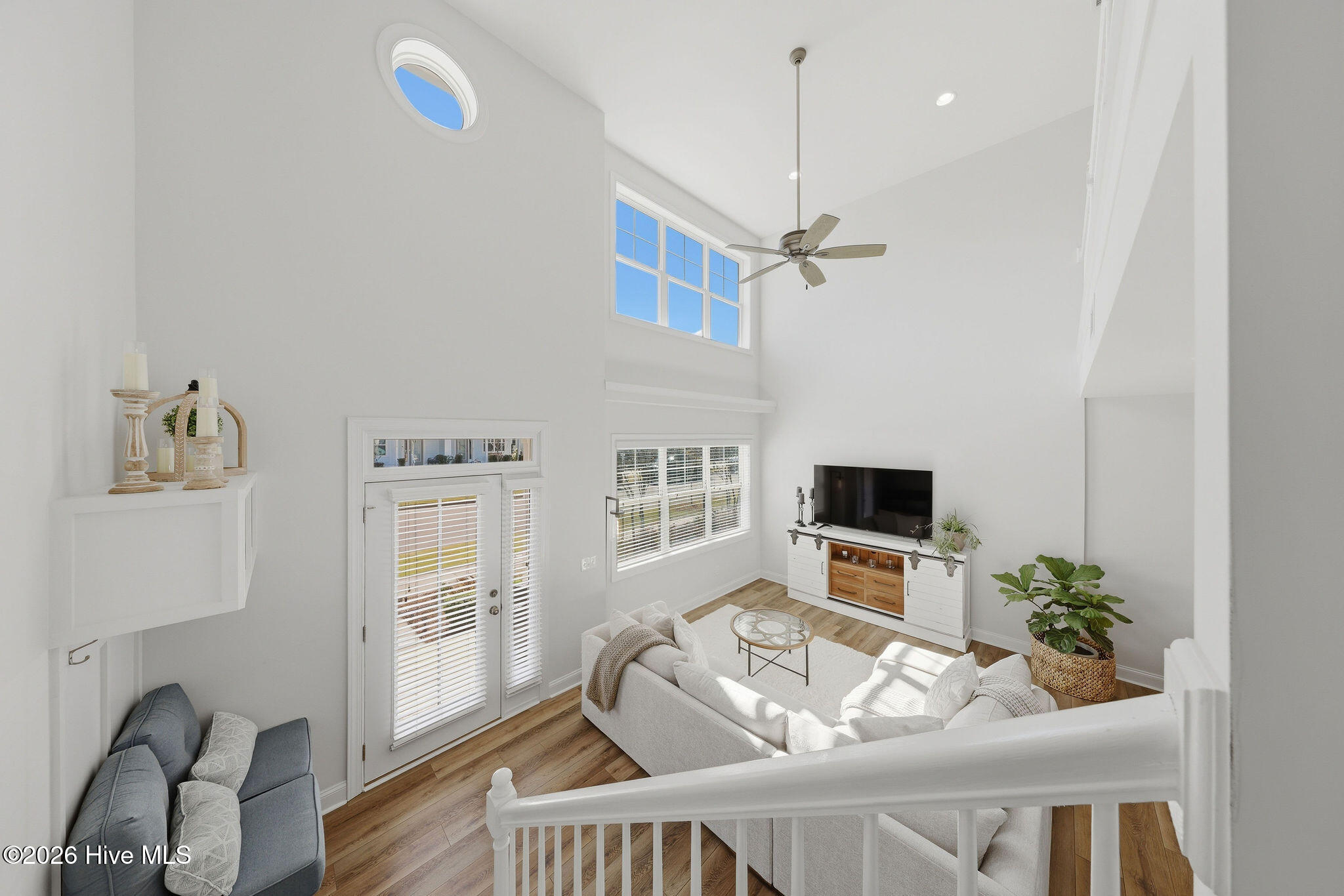 100567666 | Photo 26