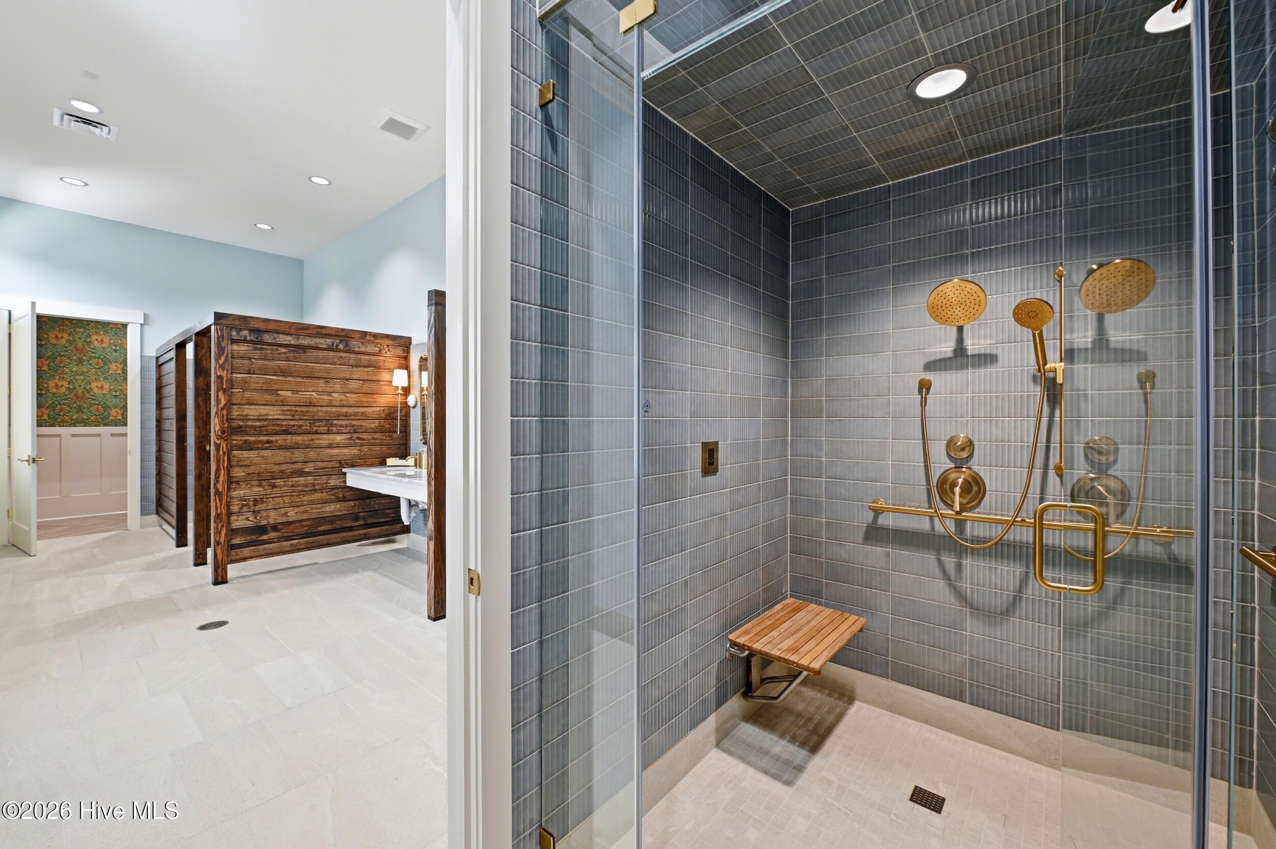 100567855 | Photo 82