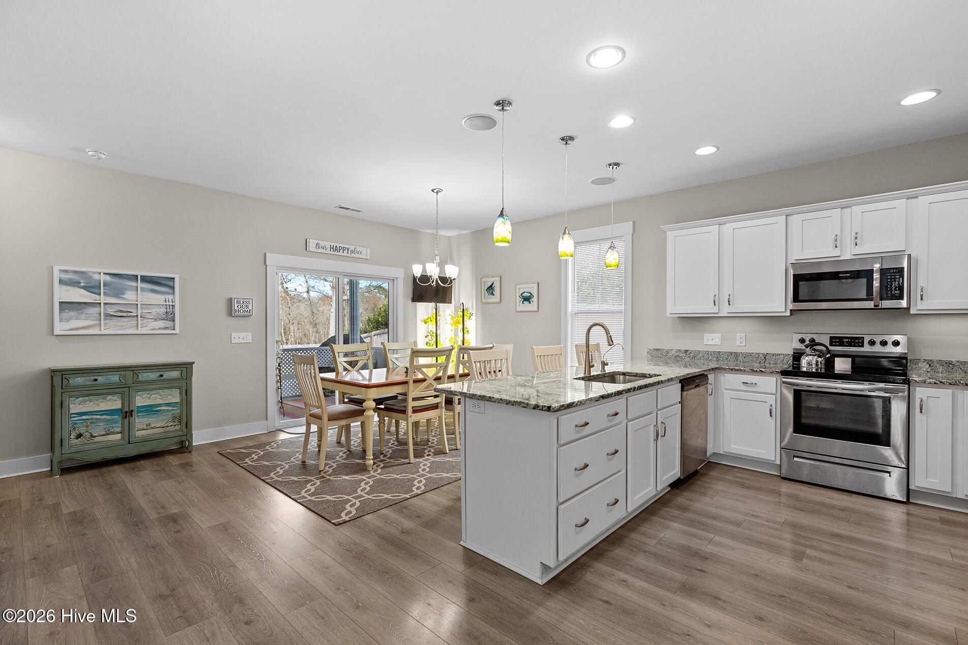 100550596 | Photo 13