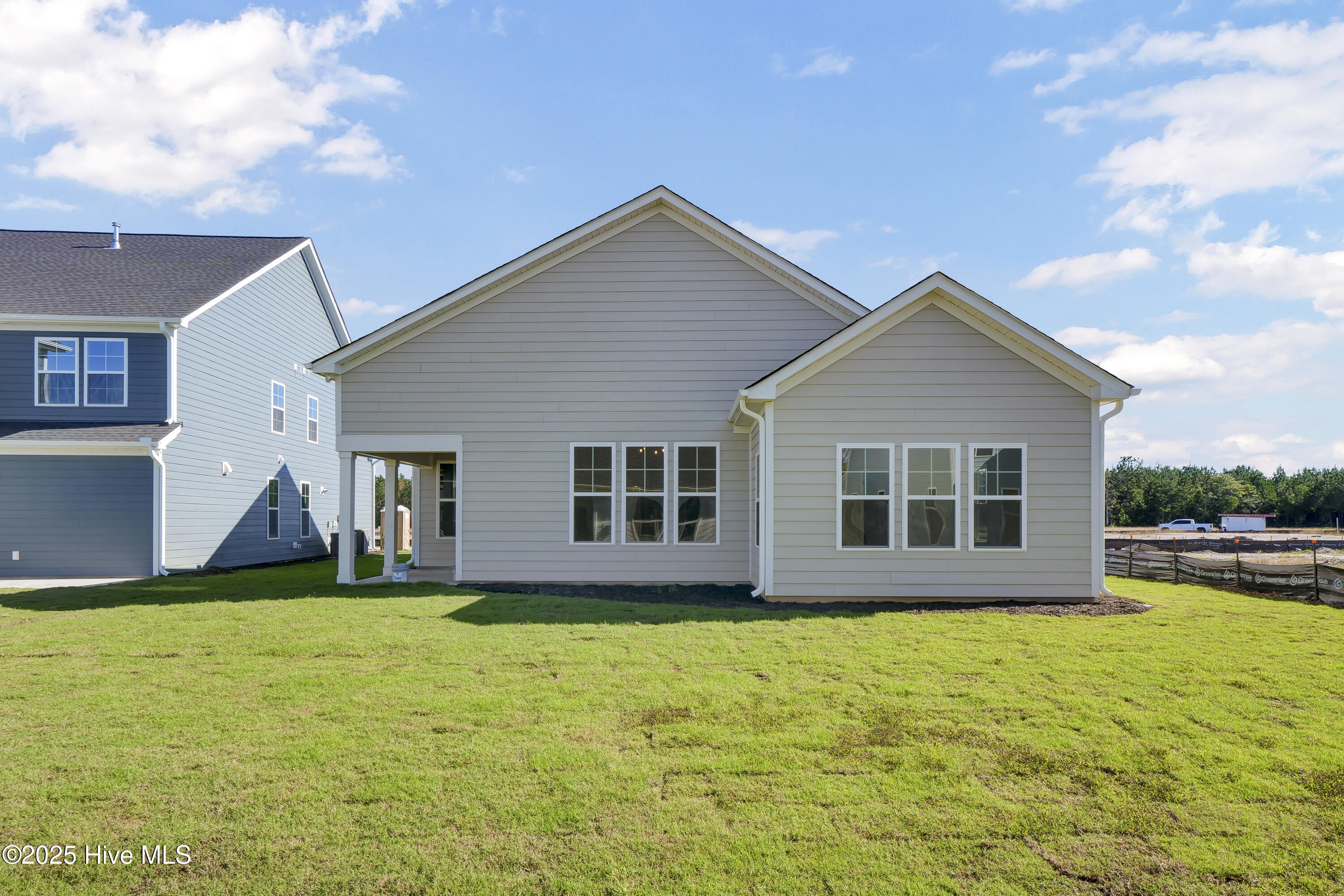 100518809 | Photo 27