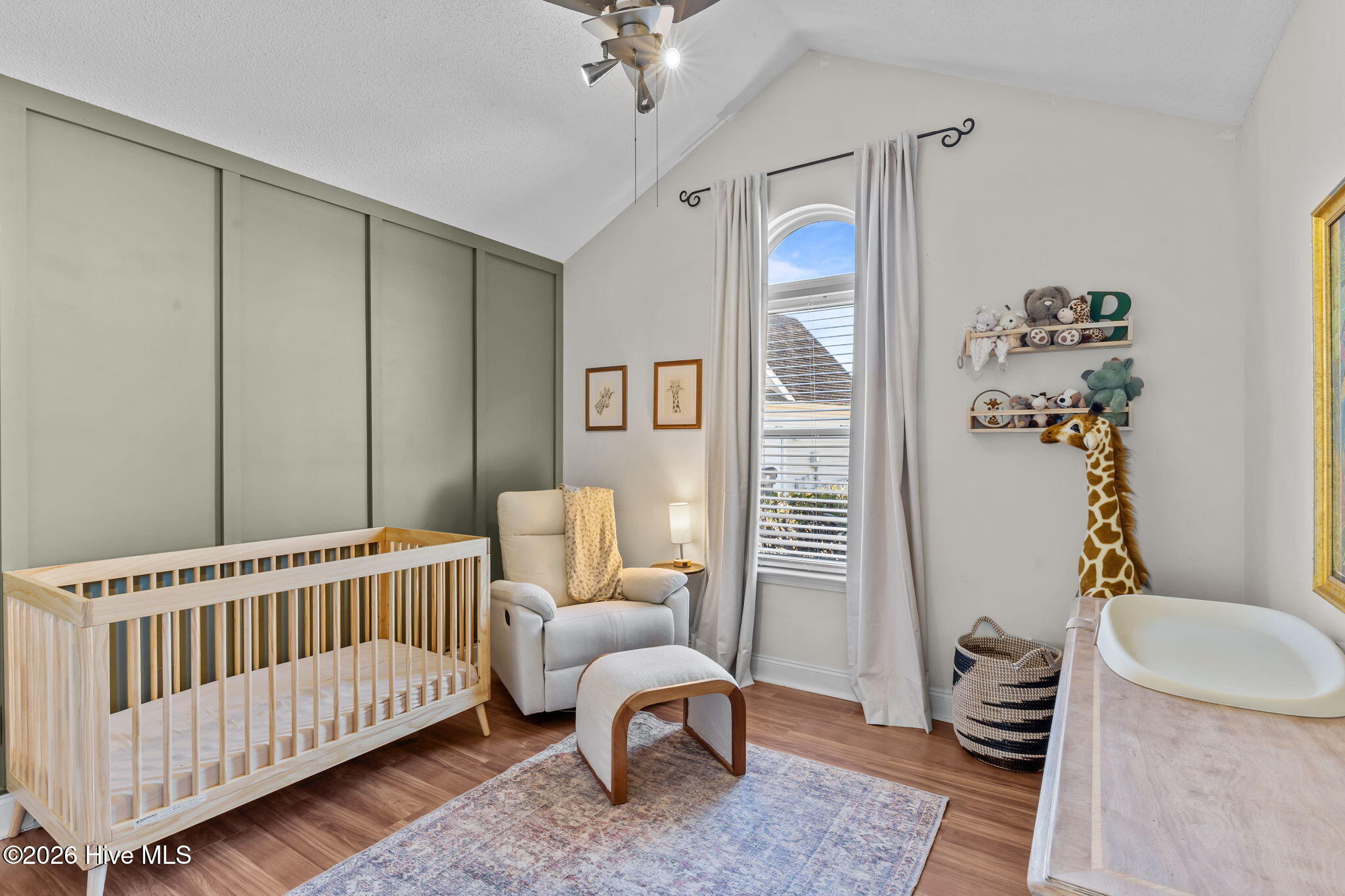 100556757 | Photo 30