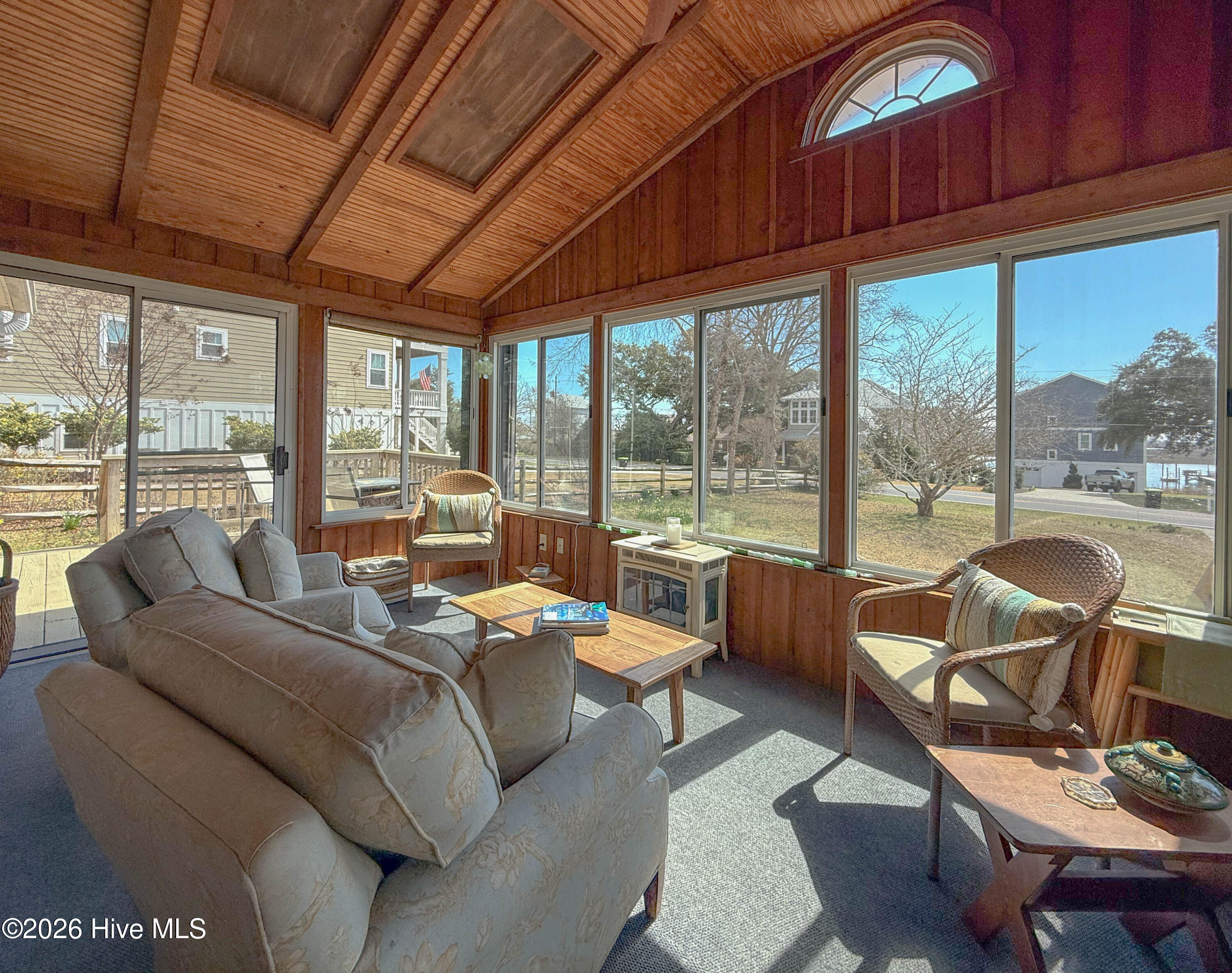 100559362 | Photo 32