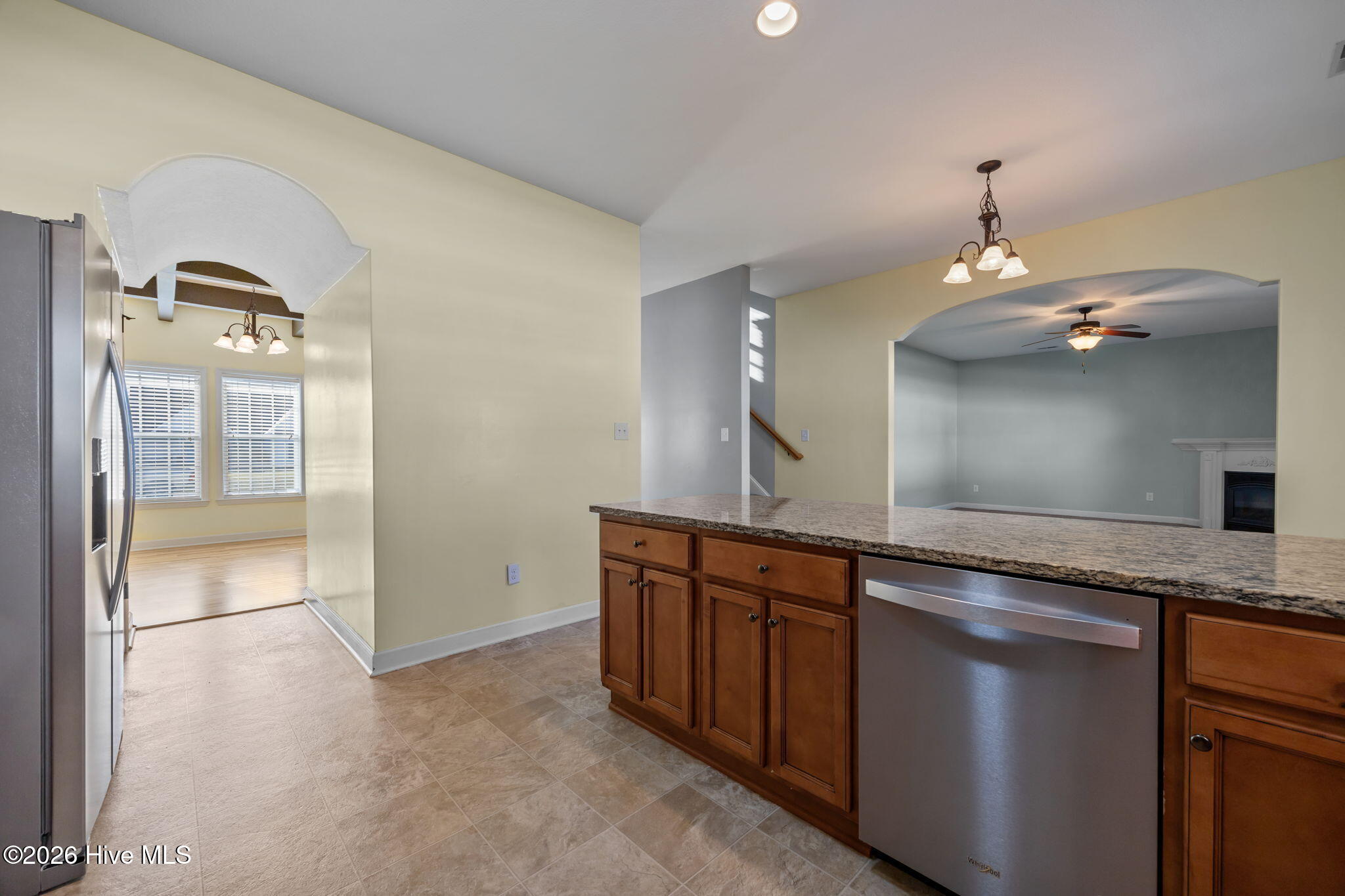 100560310 | Photo 15