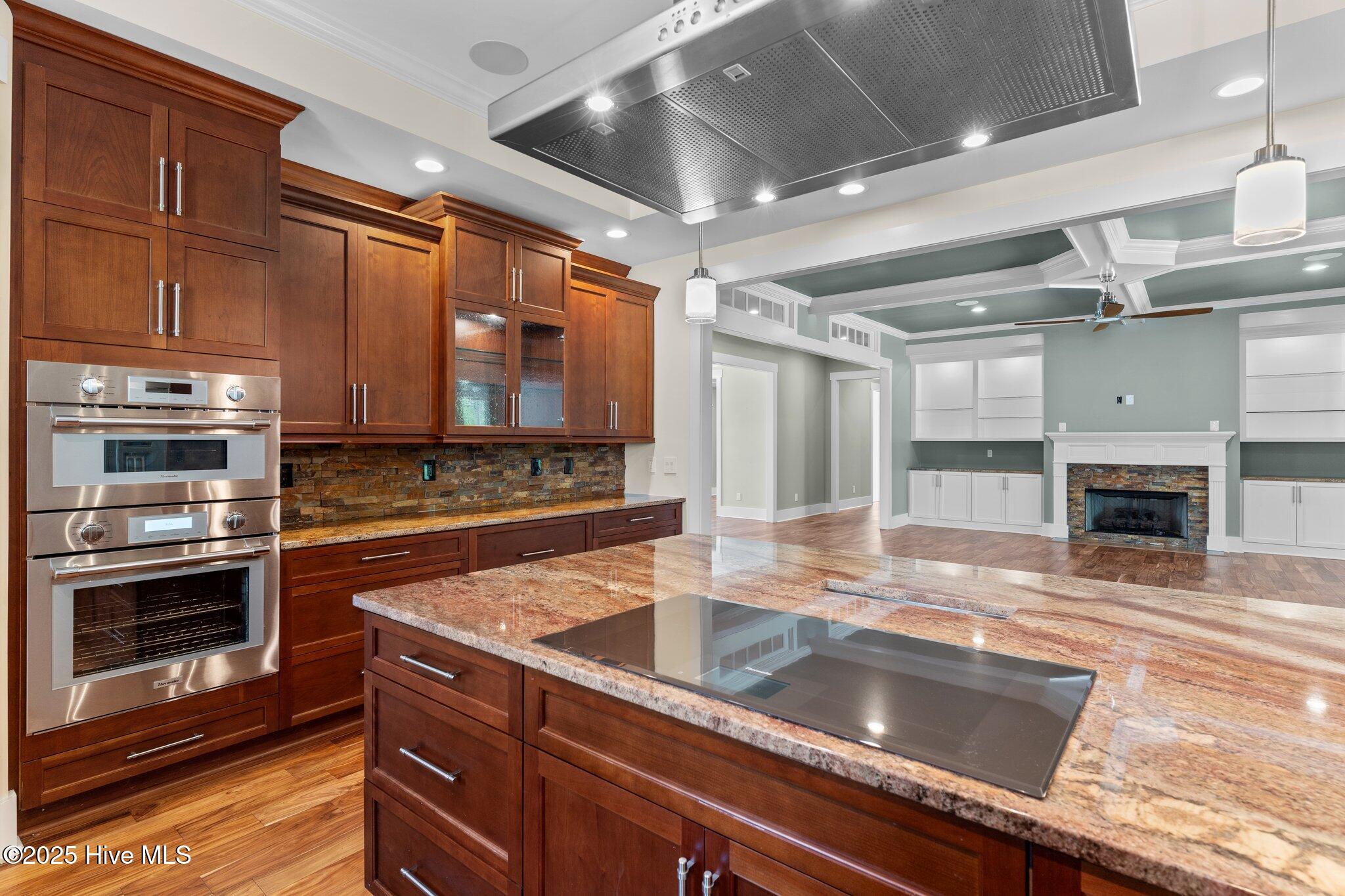 100510786 | Photo 17